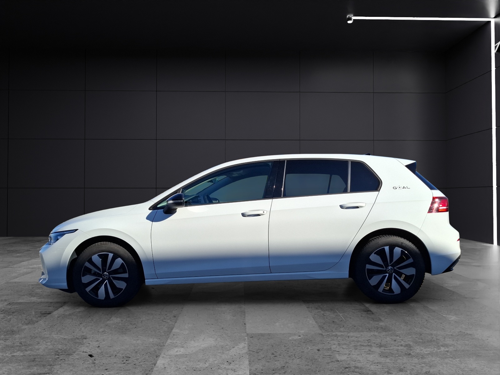 Fahrzeugabbildung Volkswagen Golf VIII TSI Goal LED AHK Navi AID ACC PDC SH LM