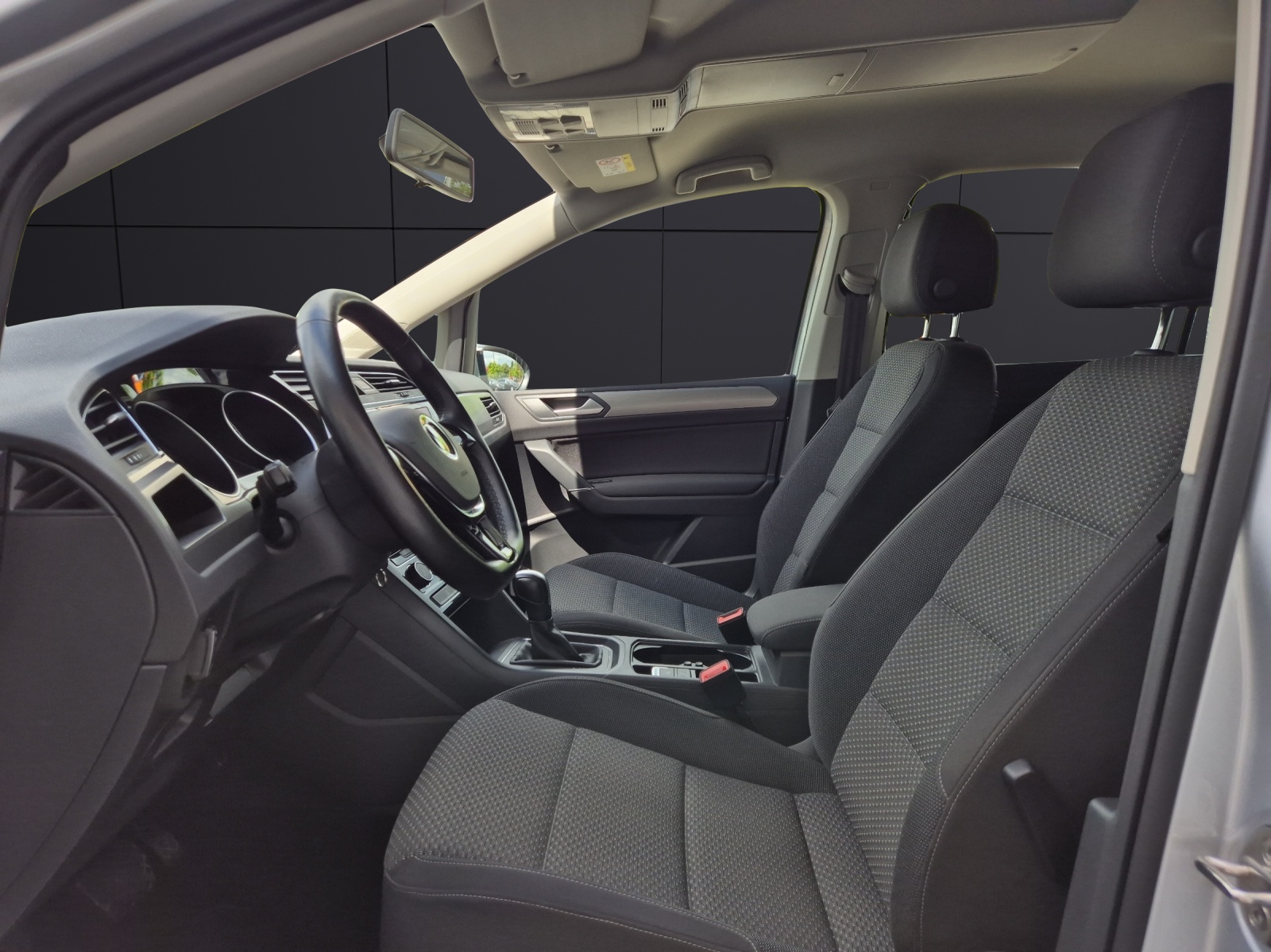 Fahrzeugabbildung Volkswagen Touran TDI Comfortline DSG AHK Navi PDC SH LM