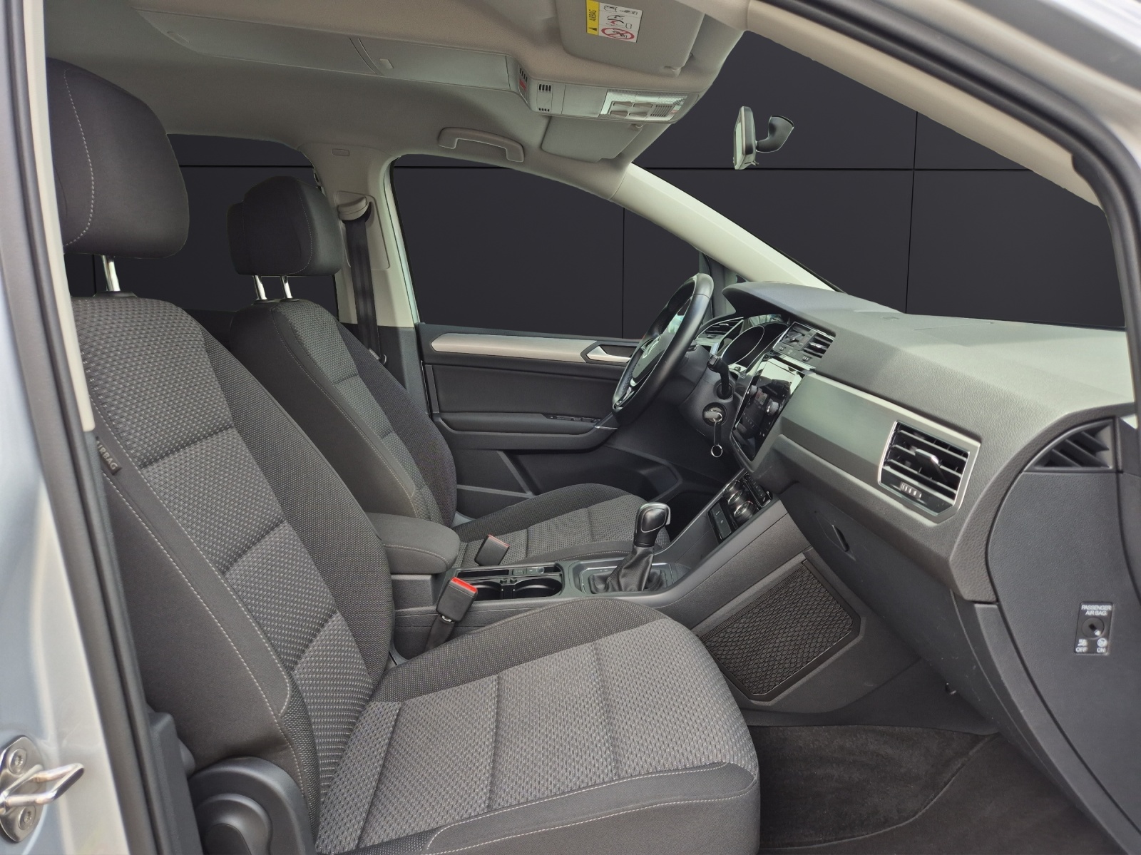 Fahrzeugabbildung Volkswagen Touran TDI Comfortline DSG AHK Navi PDC SH LM