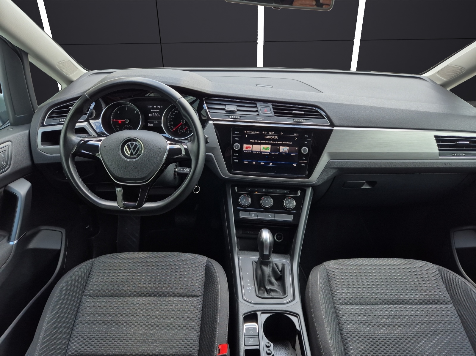 Fahrzeugabbildung Volkswagen Touran TDI Comfortline DSG AHK Navi PDC SH LM
