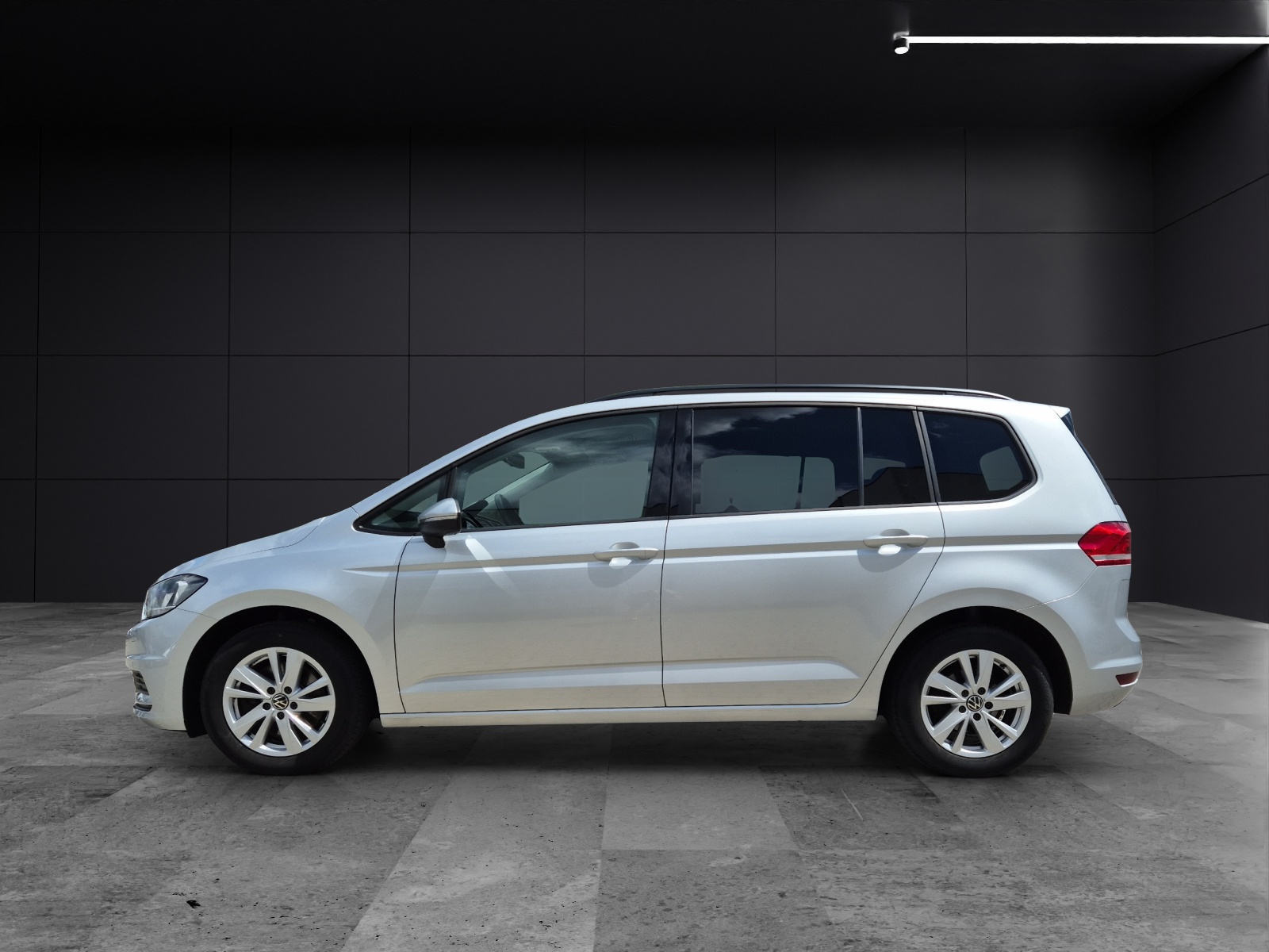 Fahrzeugabbildung Volkswagen Touran TDI Comfortline DSG AHK Navi PDC SH LM