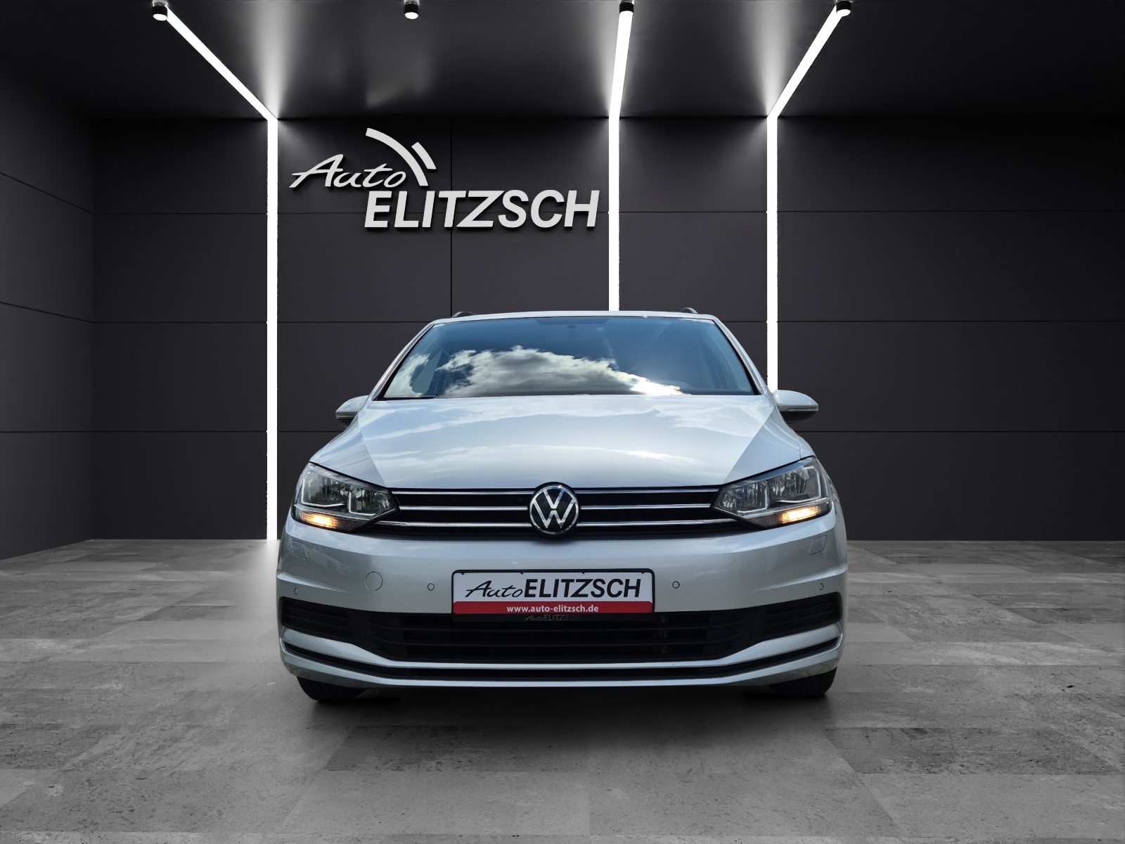 Fahrzeugabbildung Volkswagen Touran TDI Comfortline DSG AHK Navi PDC SH LM