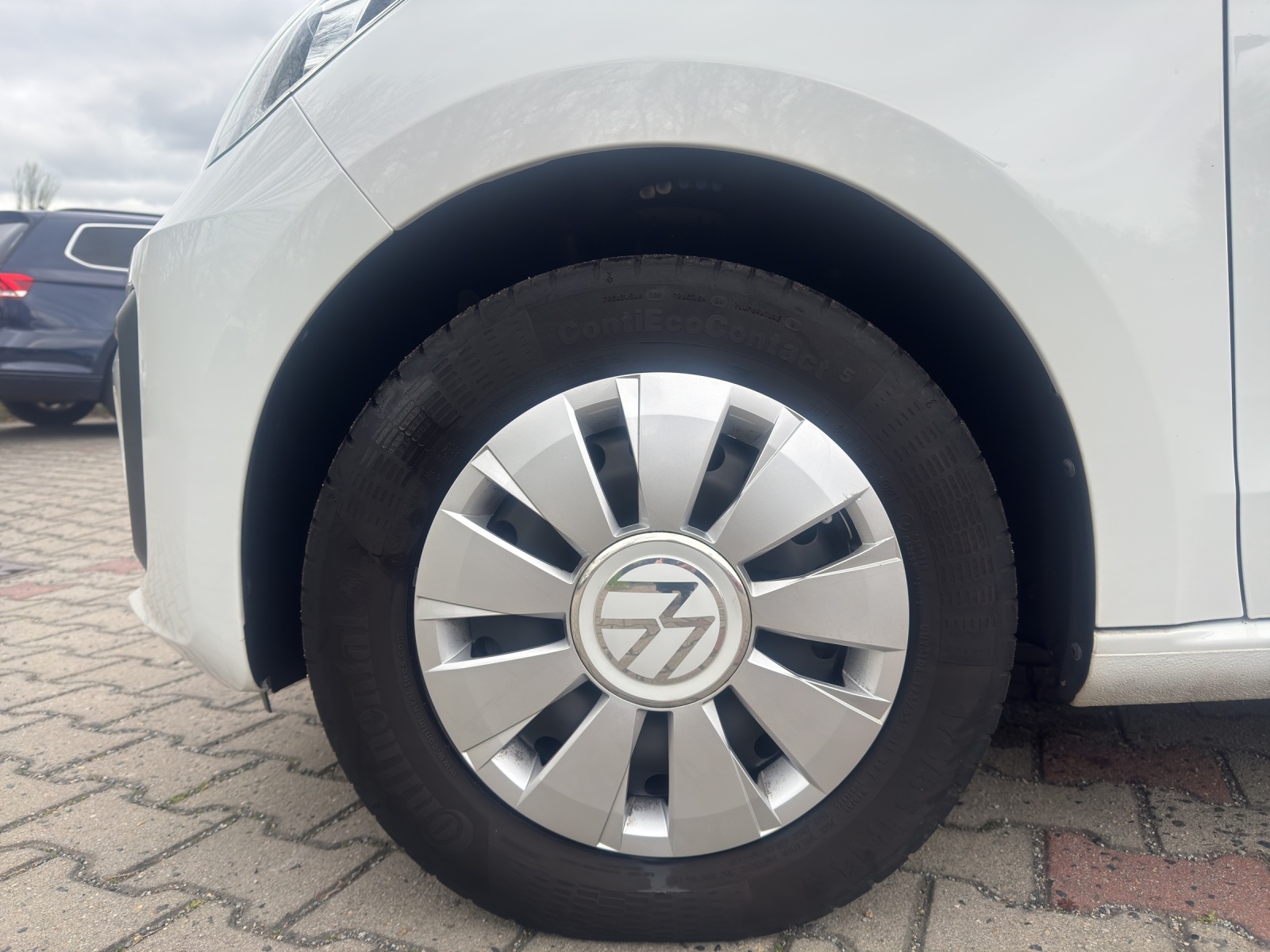 Fahrzeugabbildung Volkswagen up! 1.0 Klima DAB SHZ