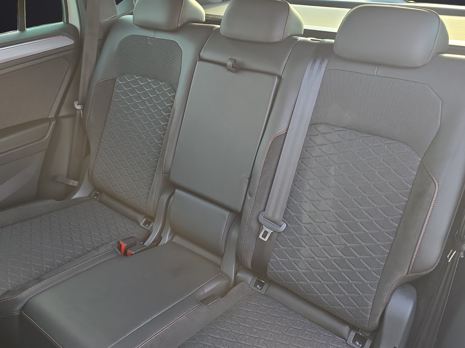 Fahrzeugabbildung SEAT Tarraco FR 1.5 TSI ACT ACC LED NAVI AHZ