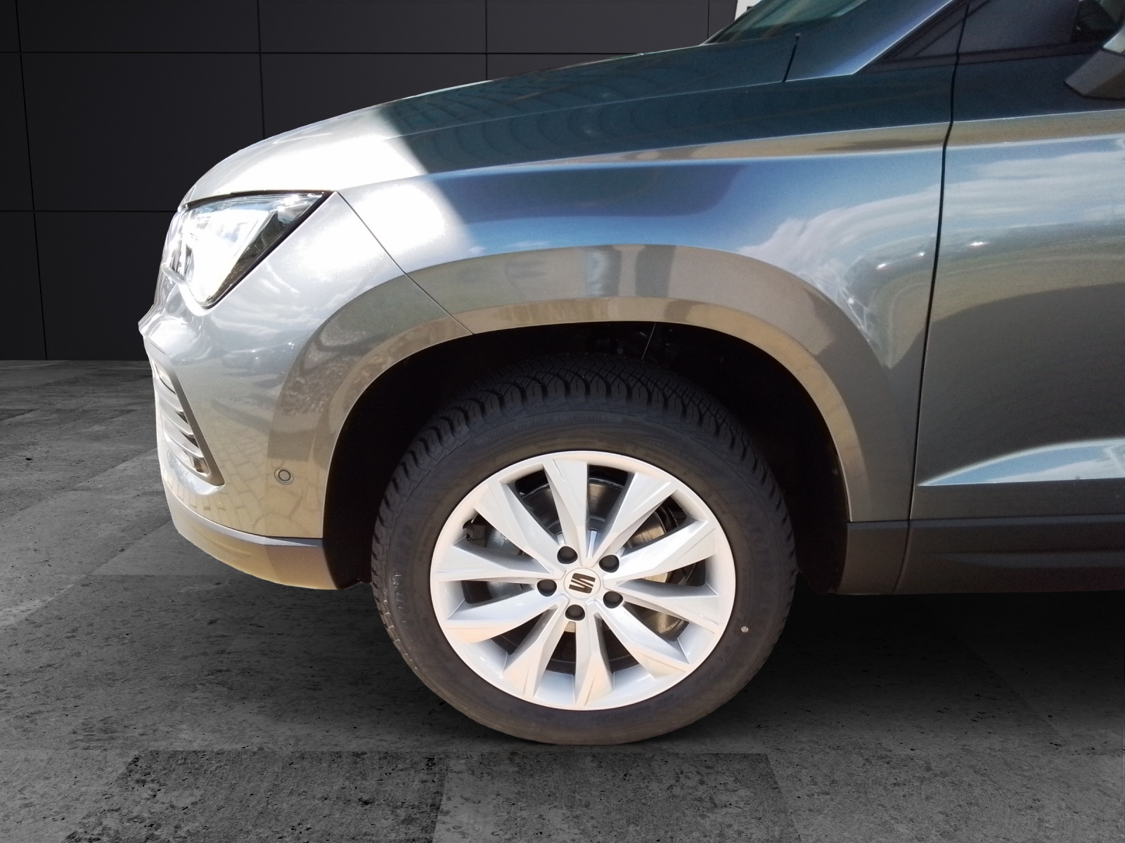 Fahrzeugabbildung SEAT Ateca TSI Style LED Navi ACC RFK SH LM