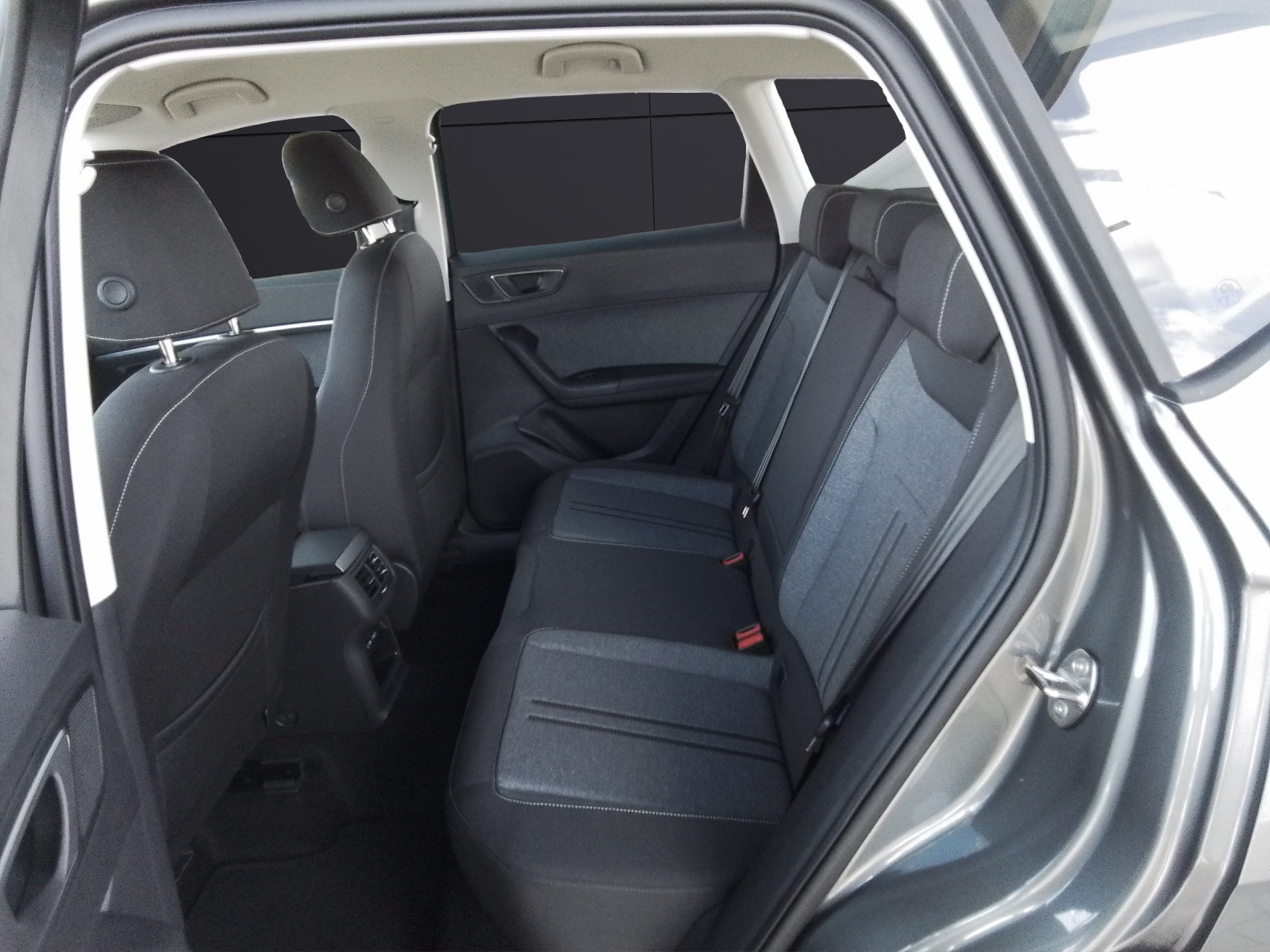 Fahrzeugabbildung SEAT Ateca TSI Style LED Navi ACC RFK SH LM