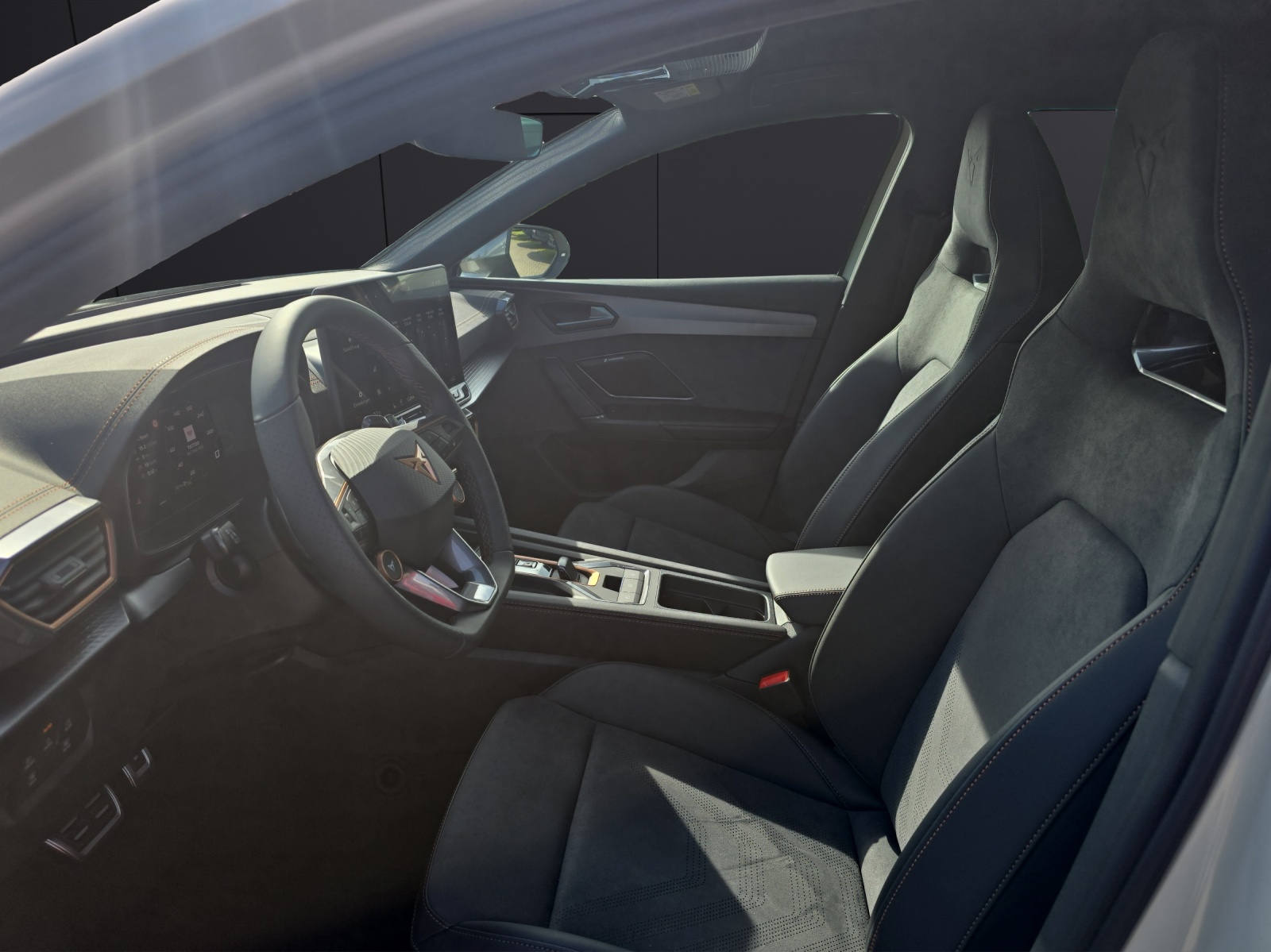 Fahrzeugabbildung CUPRA Leon Sportstourer 2.0 TSI 4Drive VZ DSG AHZ KAMERA LED ACC
