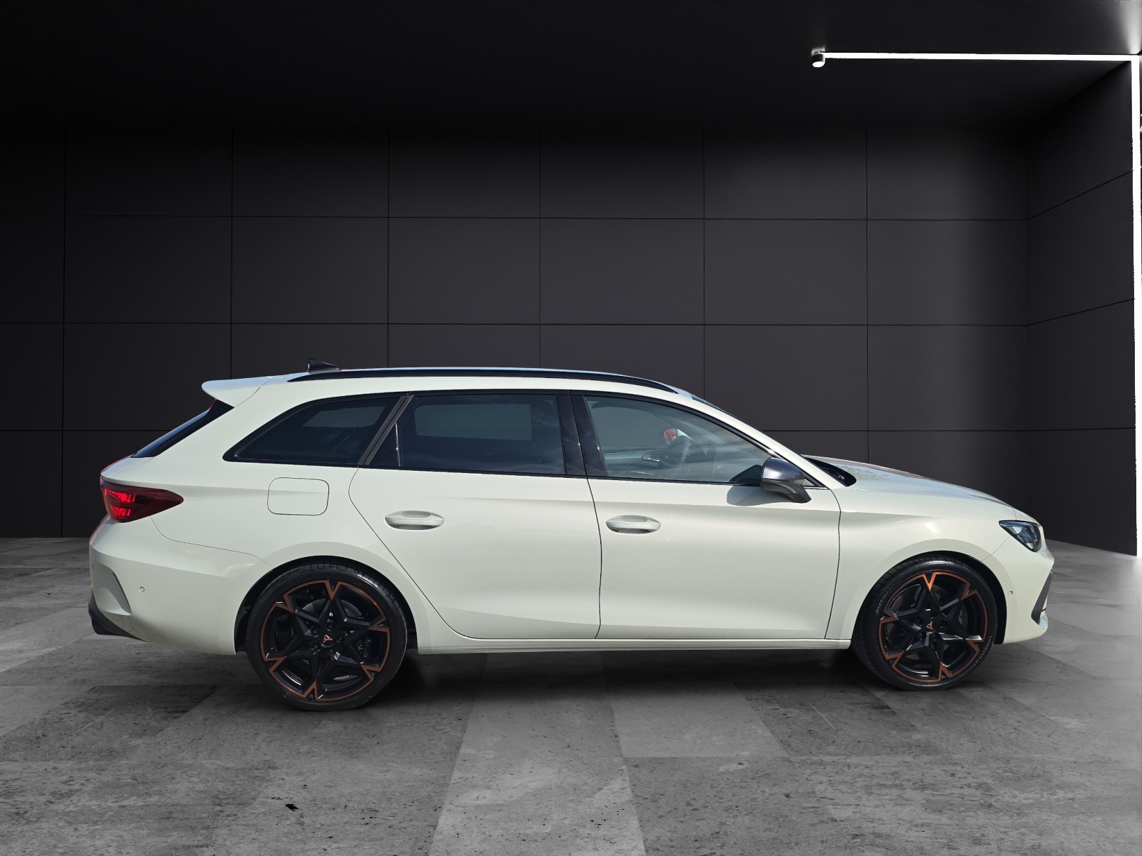 Fahrzeugabbildung CUPRA Leon Sportstourer 2.0 TSI 4Drive VZ DSG AHZ KAMERA LED ACC