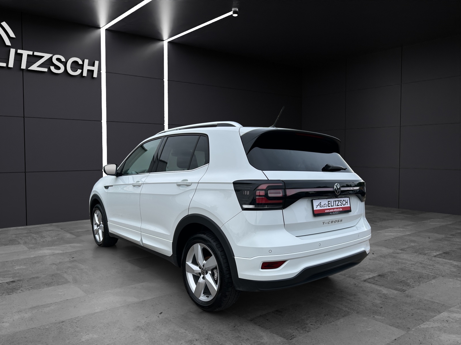 Fahrzeugabbildung Volkswagen T-Cross TSI Style R-Line LED Navi RFK SH 17