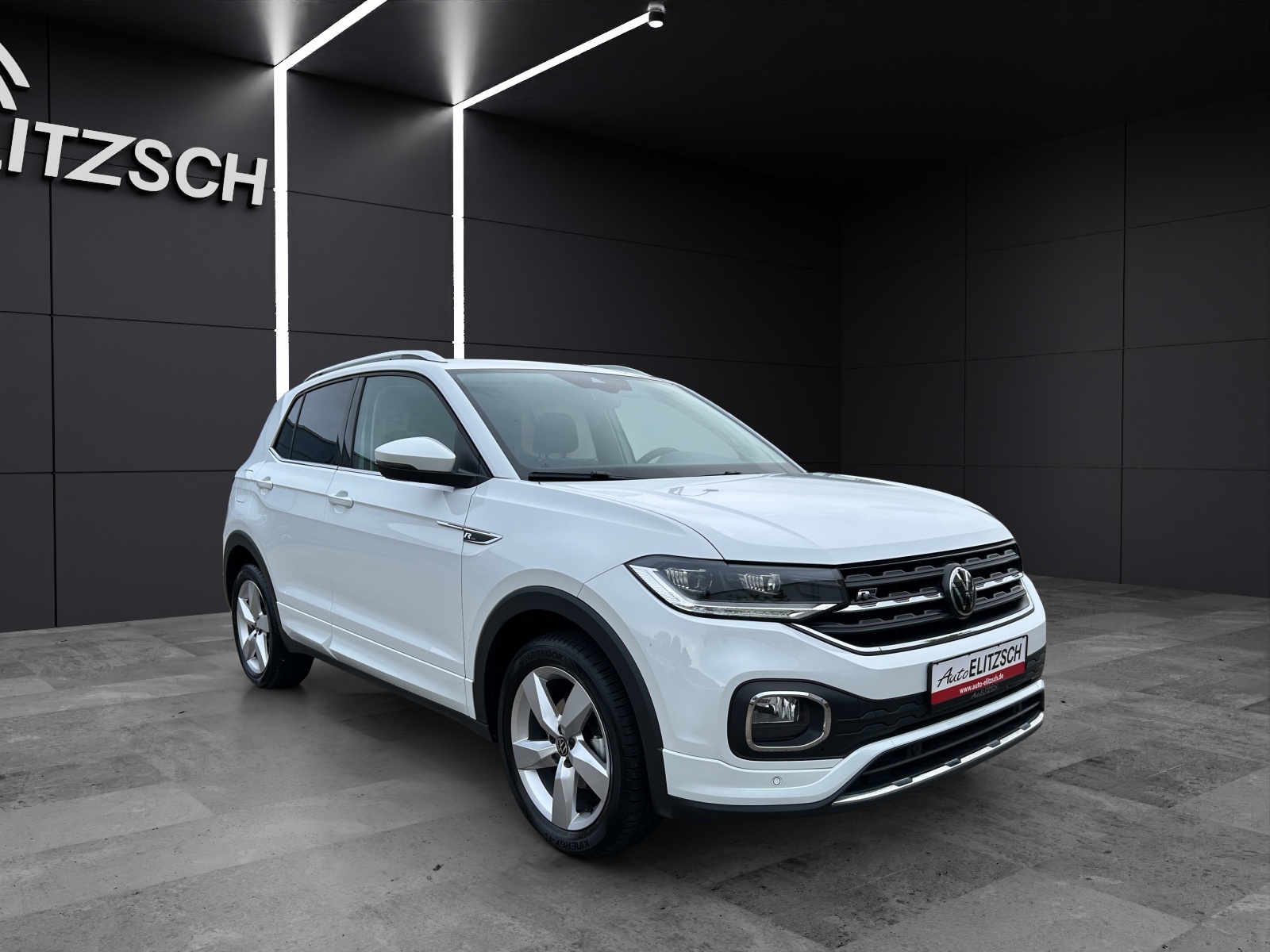 Fahrzeugabbildung Volkswagen T-Cross TSI Style R-Line LED Navi RFK SH 17