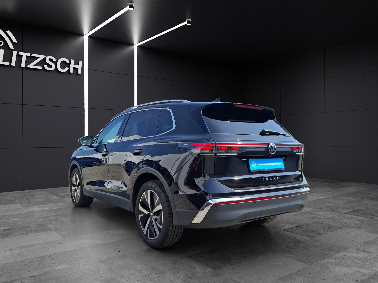 Fahrzeugabbildung Volkswagen Tiguan TDI Elegance DSG Matrix STH AHK Navi Pano HUD AID ACC RFK Leder 19