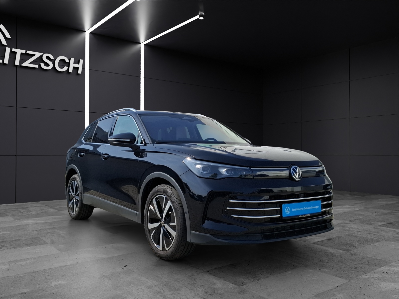 Fahrzeugabbildung Volkswagen Tiguan TDI Elegance DSG Matrix STH AHK Navi Pano HUD AID ACC RFK Leder 19