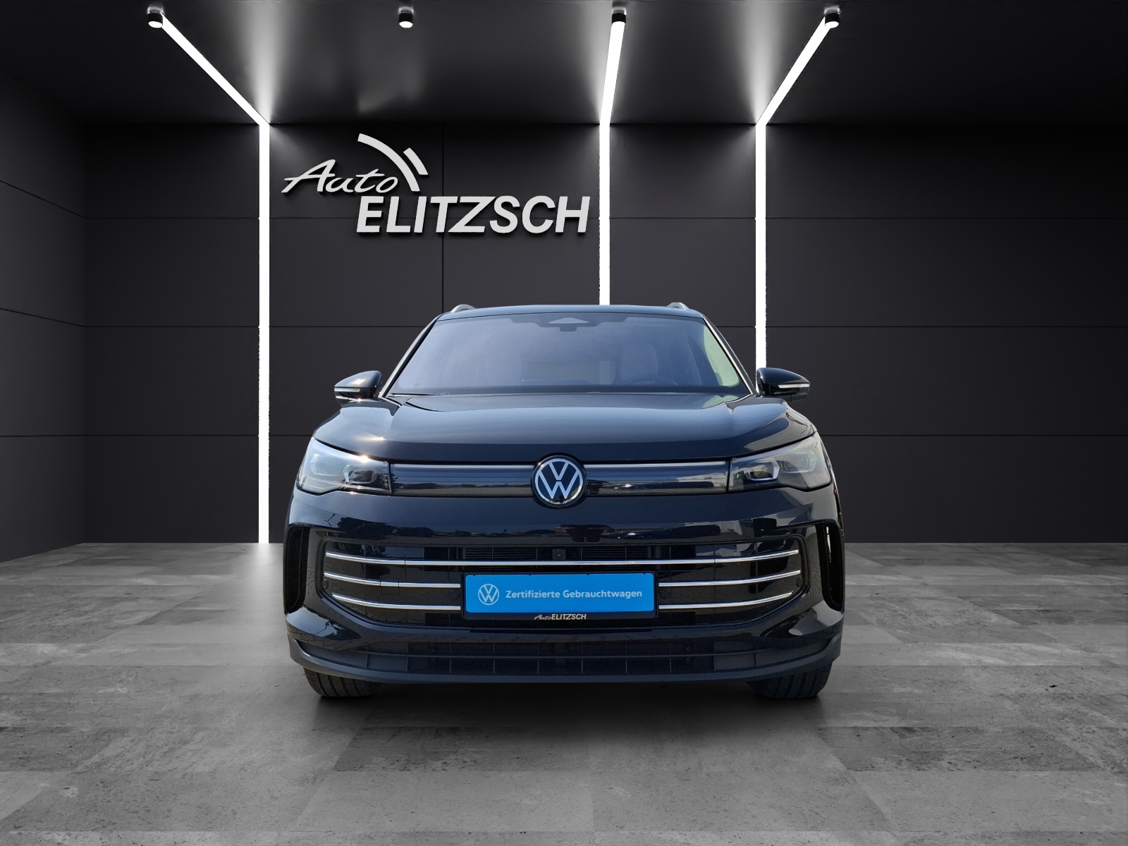 Fahrzeugabbildung Volkswagen Tiguan TDI Elegance DSG Matrix STH AHK Navi Pano HUD AID ACC RFK Leder 19