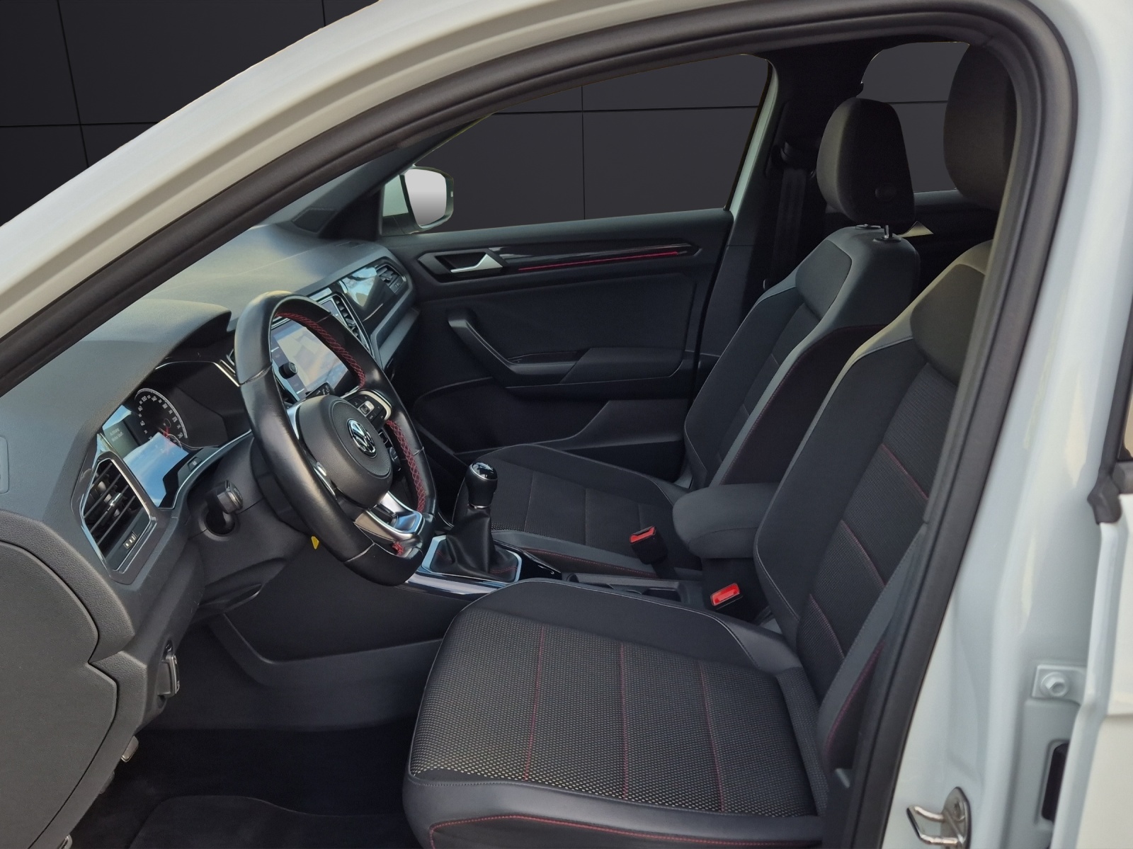 Fahrzeugabbildung Volkswagen T-Roc 1.5 TSI Sport LED Navi