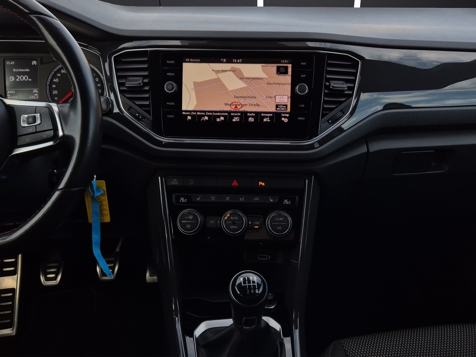 Fahrzeugabbildung Volkswagen T-Roc 1.5 TSI Sport LED Navi