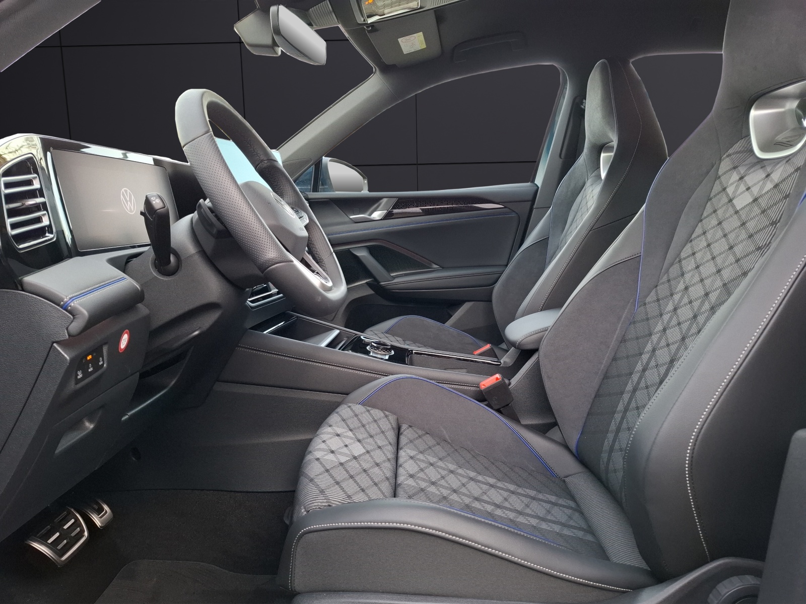 Fahrzeugabbildung Volkswagen Tiguan eTSI R-Line DSG Standhzg Matrix AHK Navi AID HUD ACC RFK 19