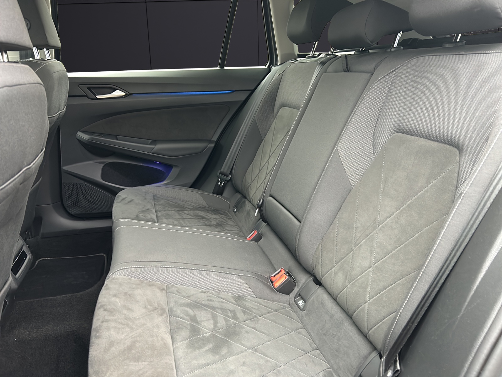 Fahrzeugabbildung Volkswagen Golf VIII Variant Style TDI DSG LED+ ACC SHZ PDC Navi Klima