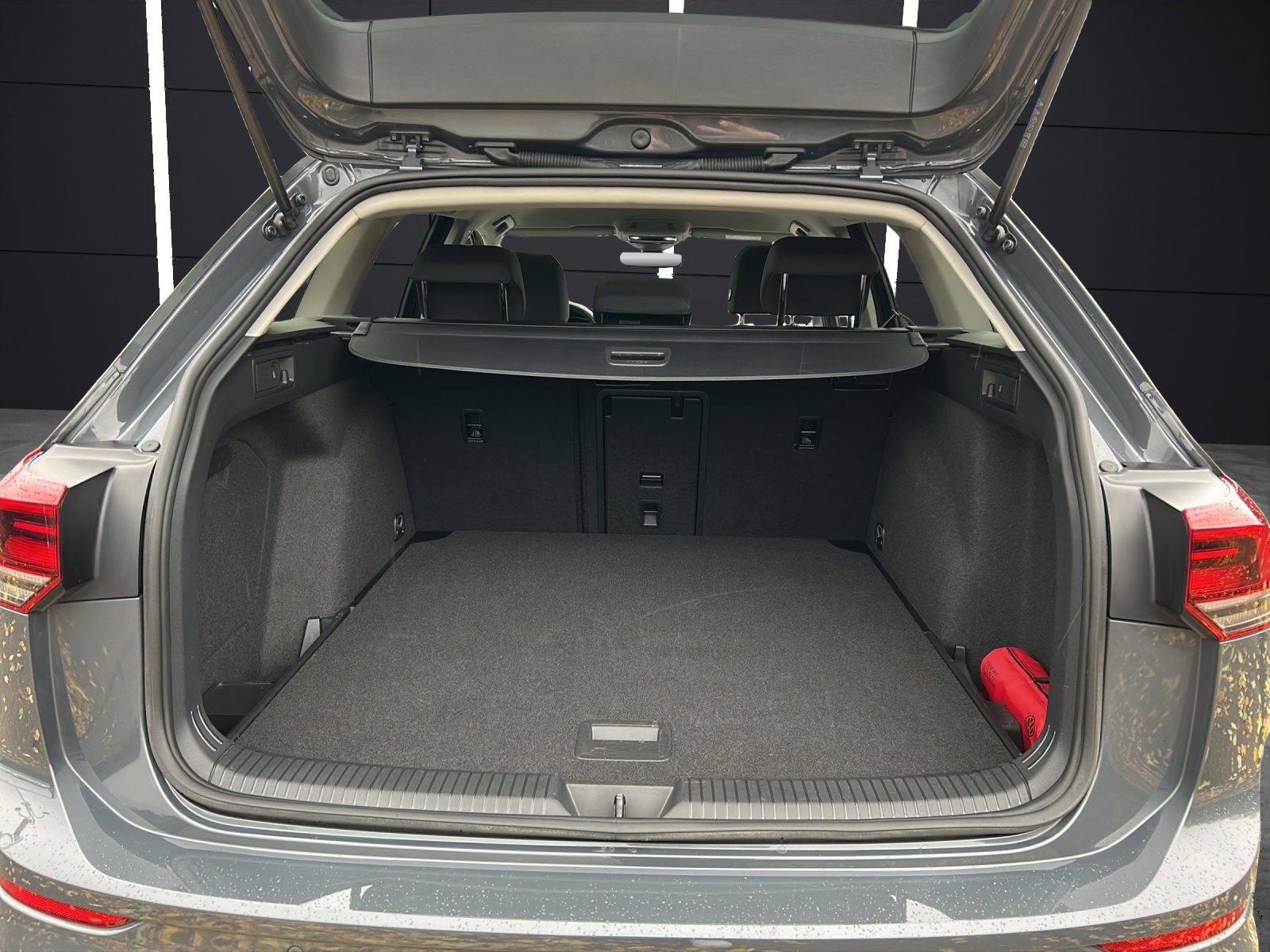 Fahrzeugabbildung Volkswagen Golf VIII Variant Style TDI DSG LED+ ACC SHZ PDC Navi Klima