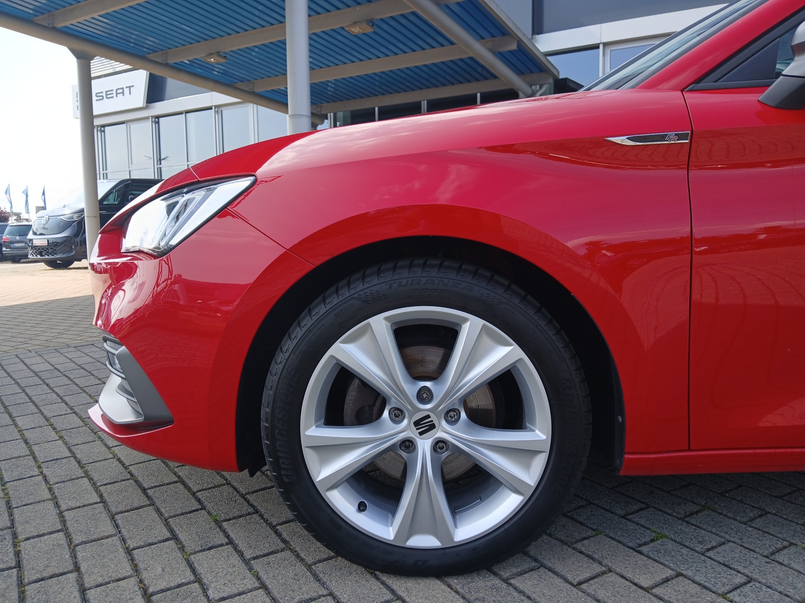 Fahrzeugabbildung SEAT Leon TSI FR-Line LED NAVI AHK RFK GRA