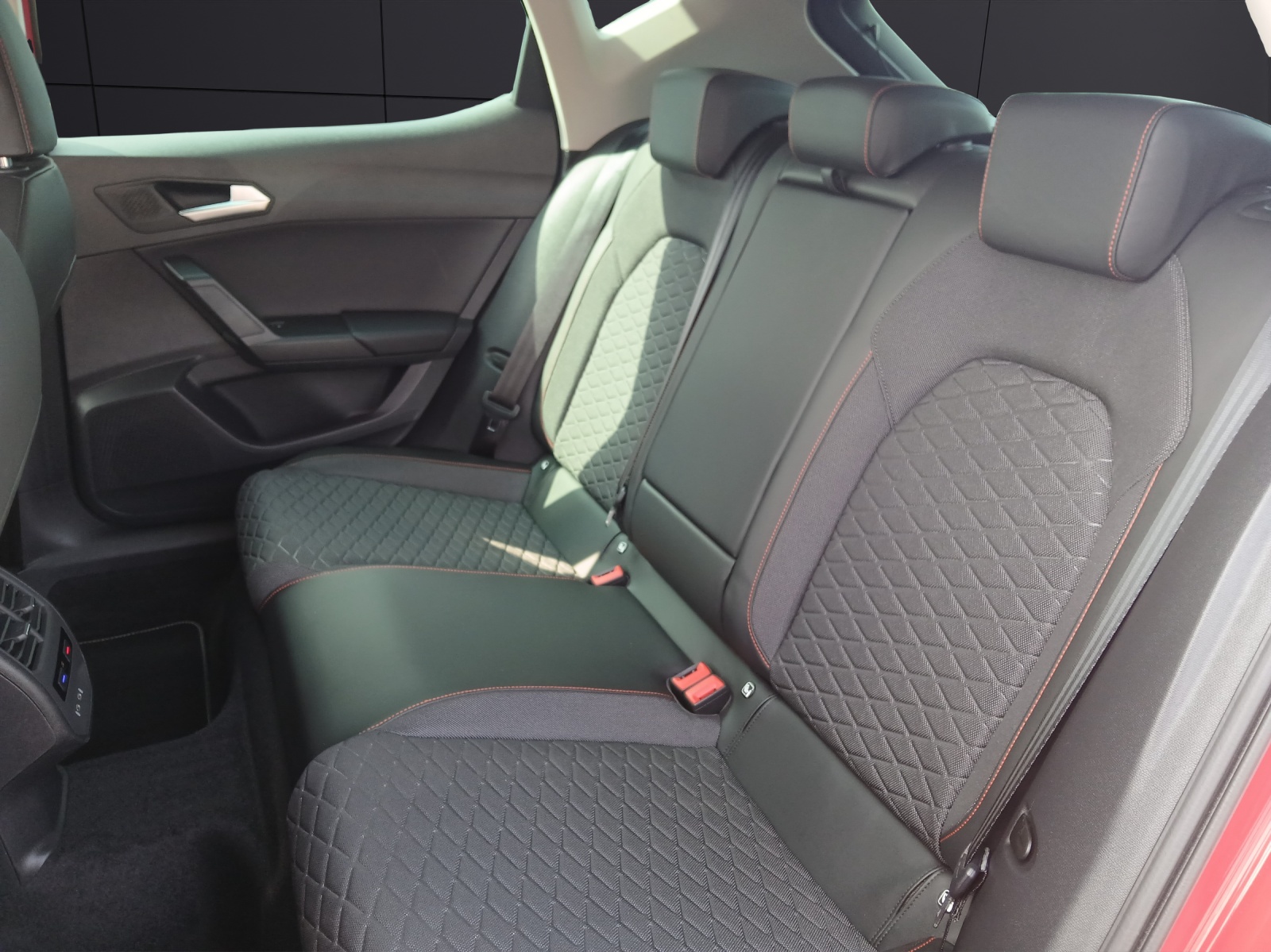 Fahrzeugabbildung SEAT Leon TSI FR-Line LED NAVI AHK RFK GRA