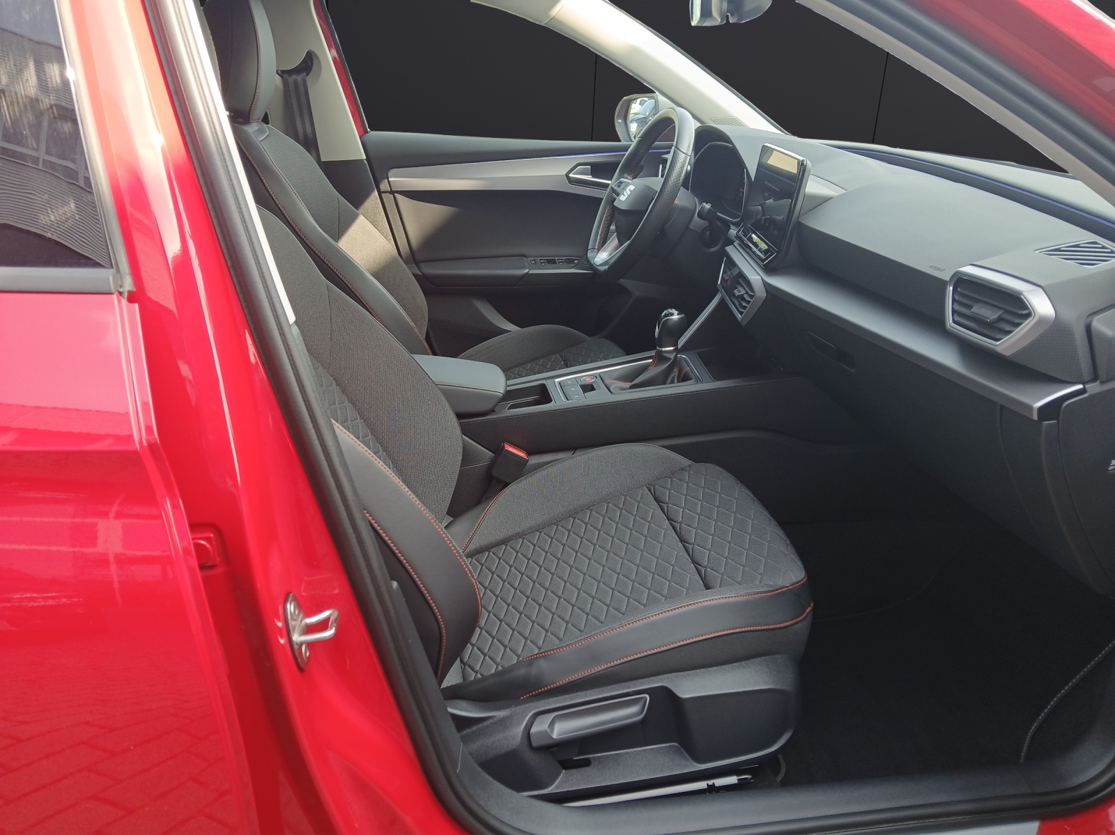 Fahrzeugabbildung SEAT Leon TSI FR-Line LED NAVI AHK RFK GRA