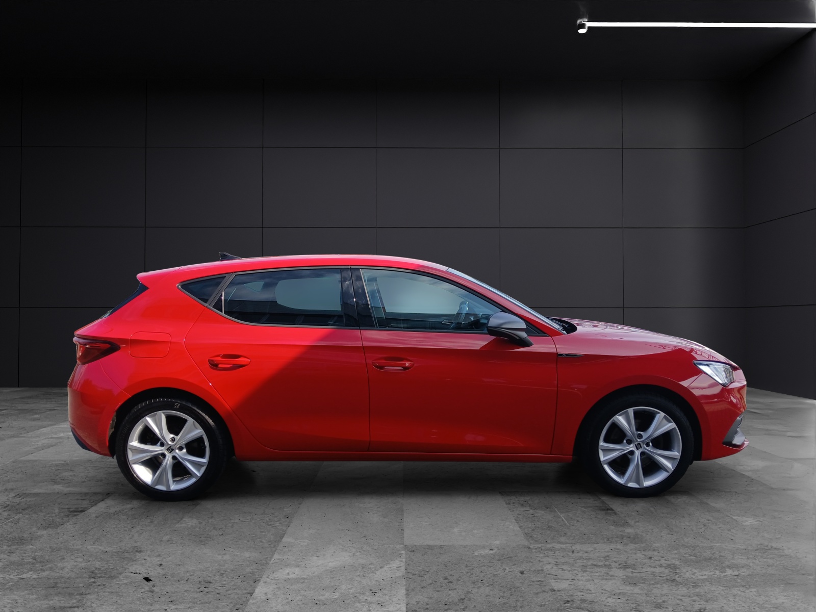 Fahrzeugabbildung SEAT Leon TSI FR-Line LED NAVI AHK RFK GRA