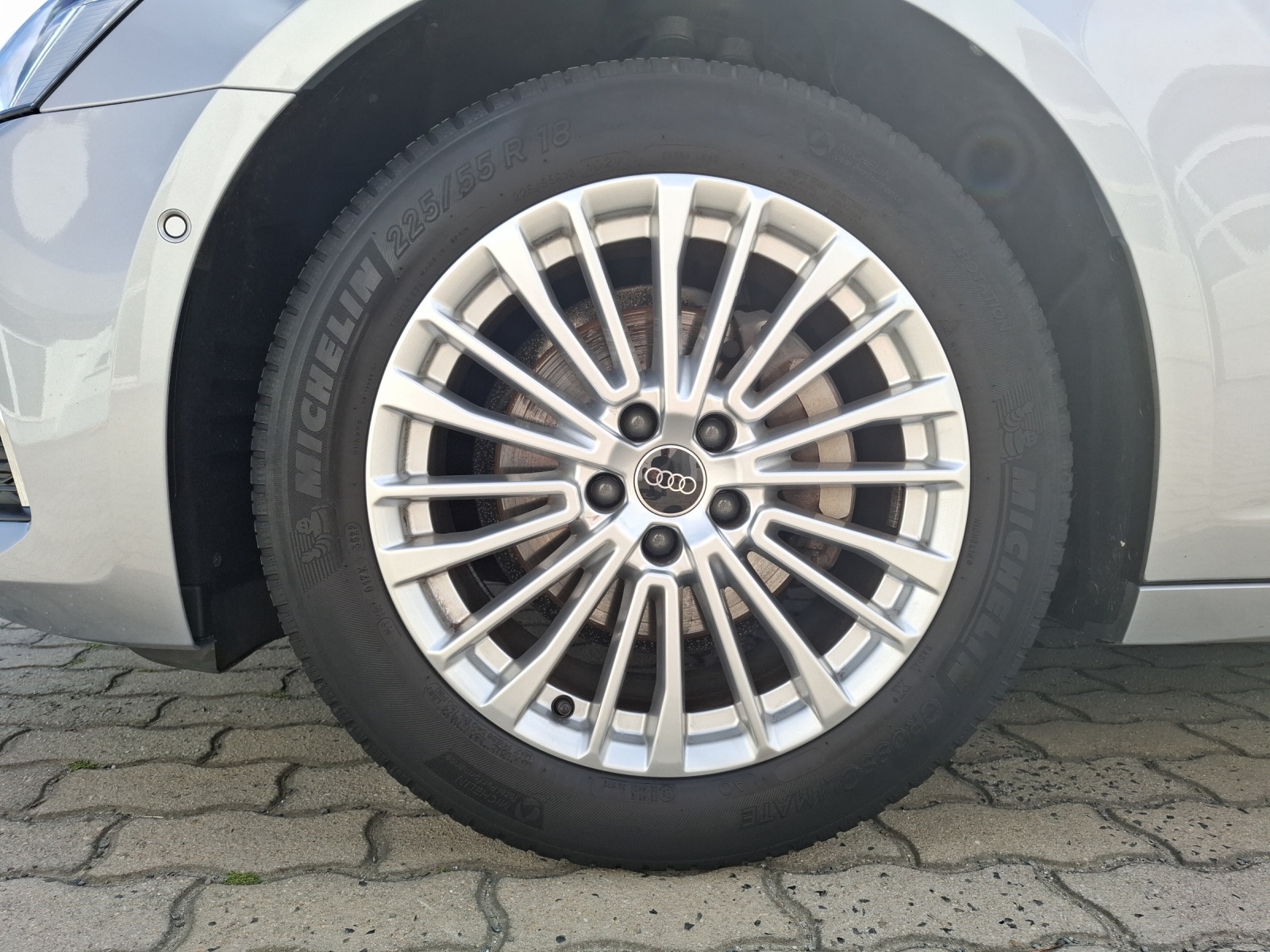 Fahrzeugabbildung Audi A6 Avant 40 TDI quattro design S-tronic Matrix AHK Navi ACC RFK