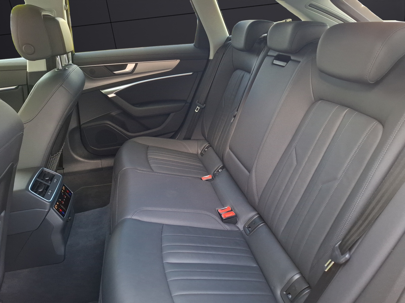 Fahrzeugabbildung Audi A6 Avant 40 TDI quattro design S-tronic Matrix AHK Navi ACC RFK