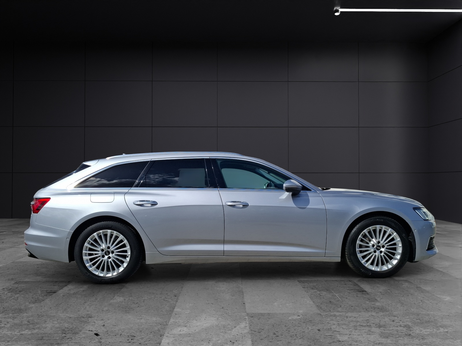 Fahrzeugabbildung Audi A6 Avant 40 TDI quattro design S-tronic Matrix AHK Navi ACC RFK