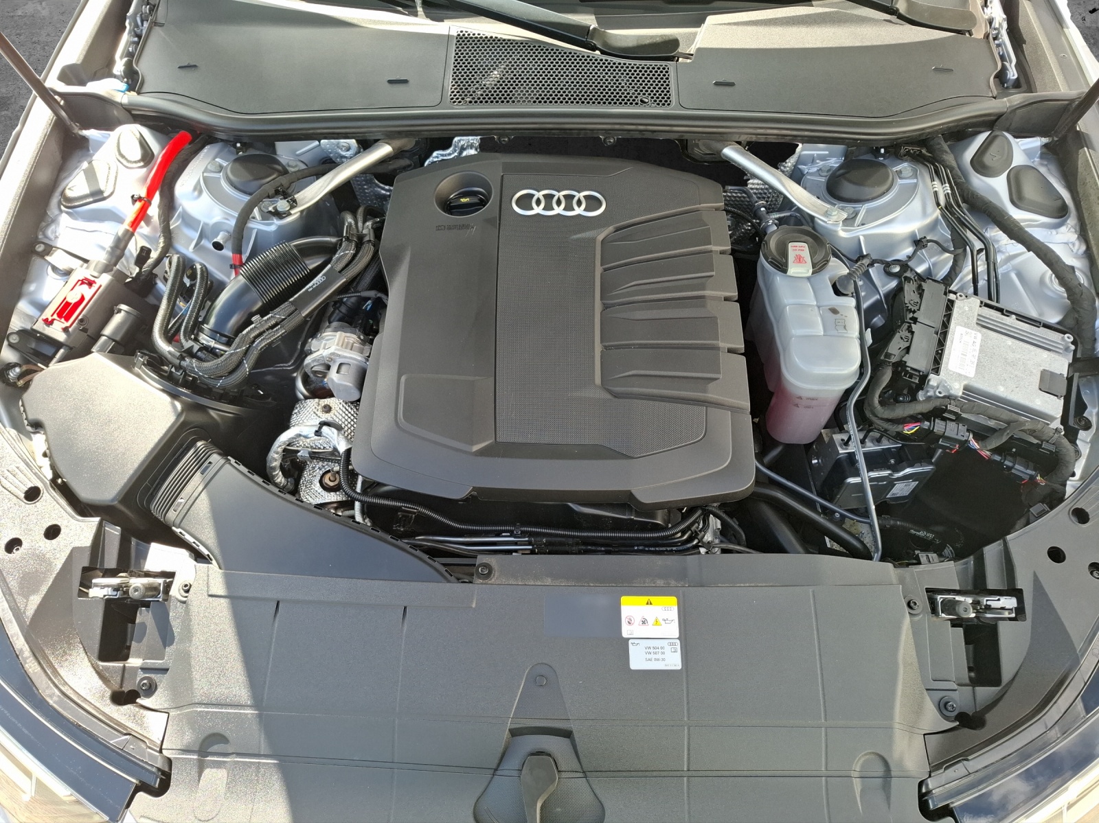 Fahrzeugabbildung Audi A6 Avant 40 TDI quattro design S-tronic Matrix AHK Navi ACC RFK