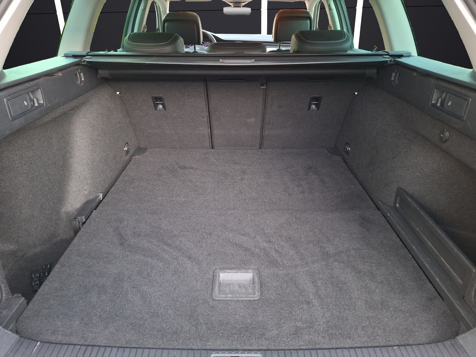 Fahrzeugabbildung Volkswagen Passat Variant TDI Elegance DSG Matrix Navi AID ACC RFK SH