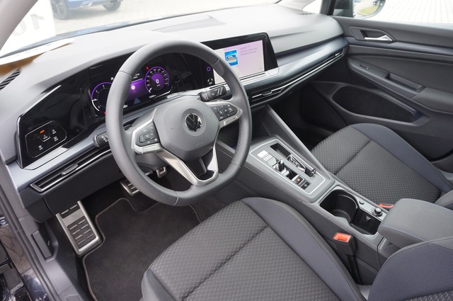 Fahrzeugabbildung Volkswagen Golf VIII TDI United DSG LED AHK Navi AID ACC RFK SH