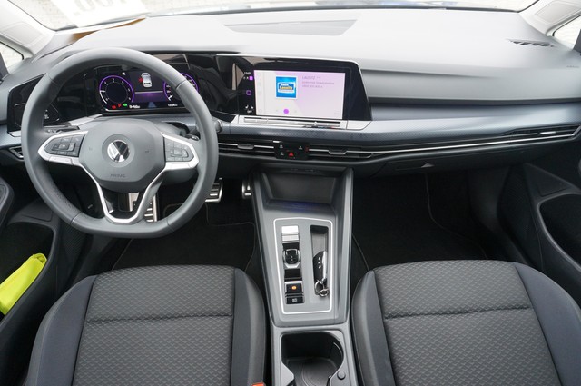 Fahrzeugabbildung Volkswagen Golf VIII TDI United DSG LED AHK Navi AID ACC RFK SH