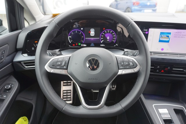 Fahrzeugabbildung Volkswagen Golf VIII TDI United DSG LED AHK Navi AID ACC RFK SH