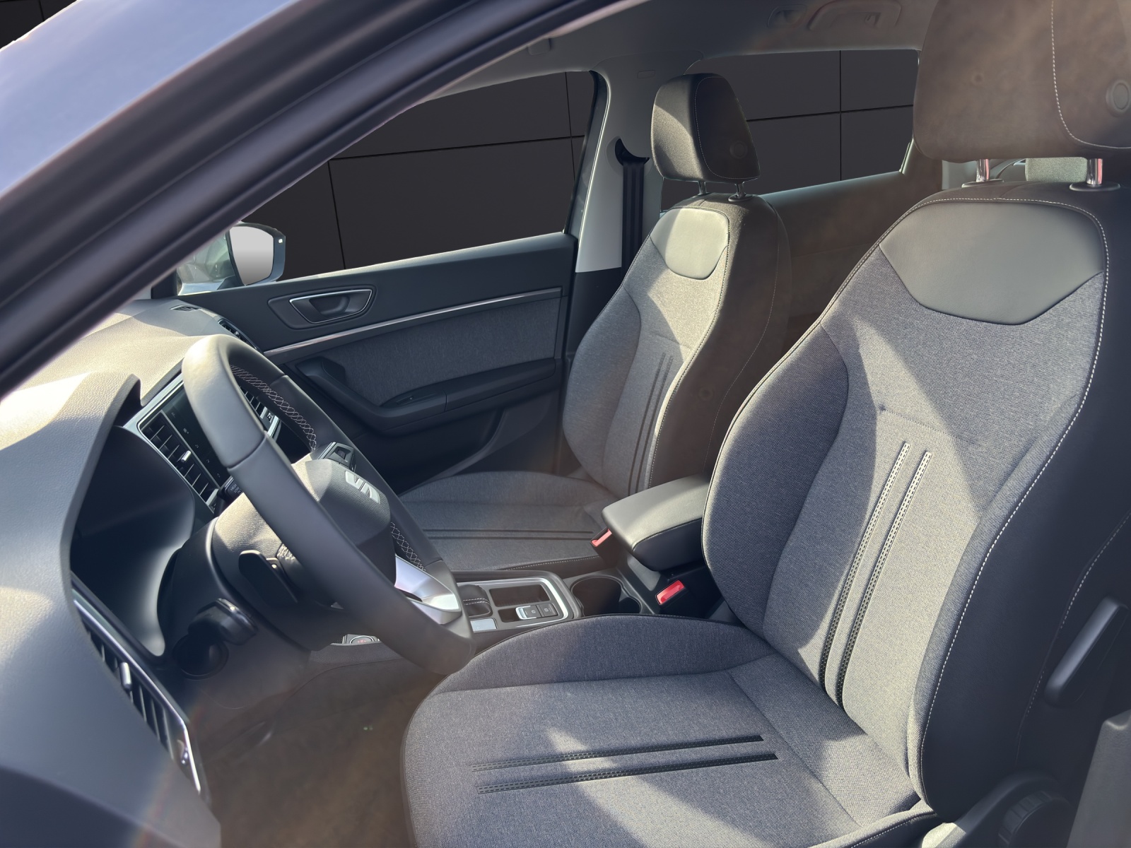 Fahrzeugabbildung SEAT Ateca Road Edition 1,5 TSI DSG GJR Kessy