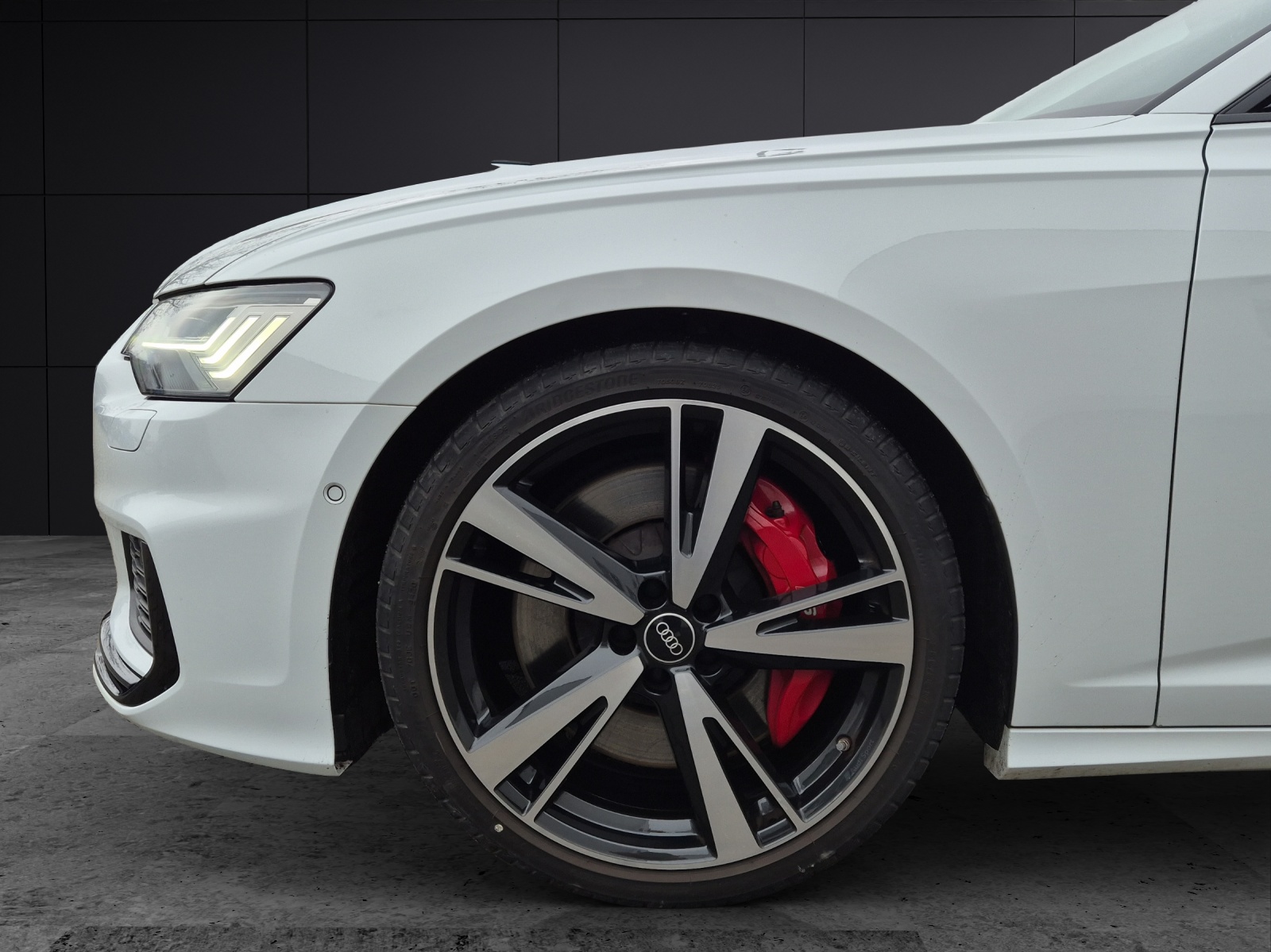 Fahrzeugabbildung Audi S6 Avant TDI quattro HDMatrix Navi Pano B&O AVC ACC RFK SH 21