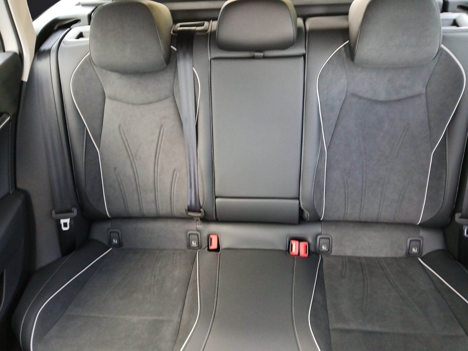 Fahrzeugabbildung Volkswagen Passat Variant 2.0l TDI Business DSG LED NAVI