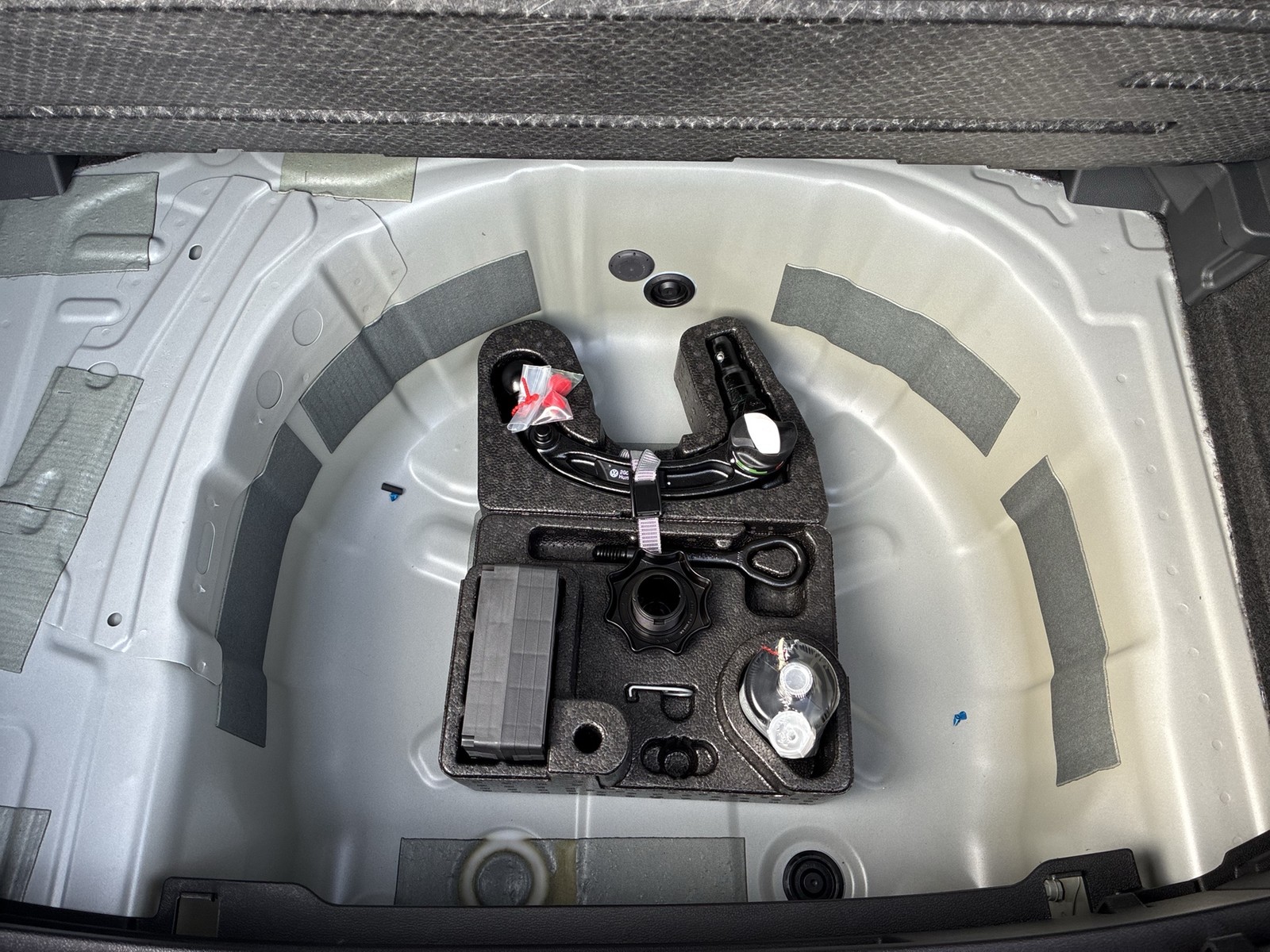 Fahrzeugabbildung Volkswagen Polo DSG Style LED Navi ACC AHZV RearView