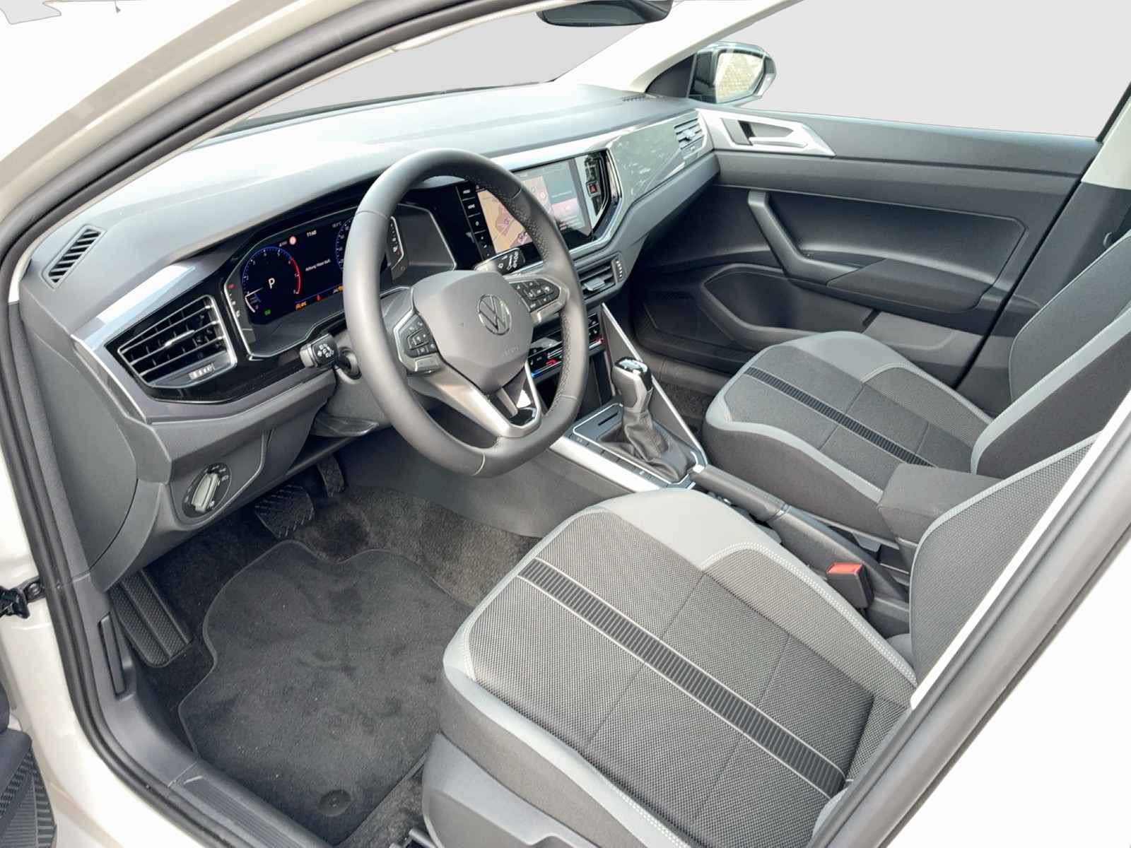 Fahrzeugabbildung Volkswagen Polo DSG Style LED Navi ACC AHZV RearView