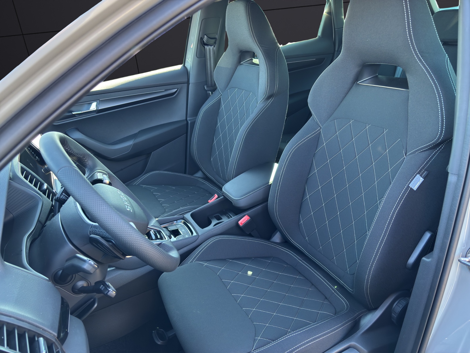 Fahrzeugabbildung SKODA Karoq Sportline 4x4 2.0 TSI DSG Matrix AHK ACC 360GRAD