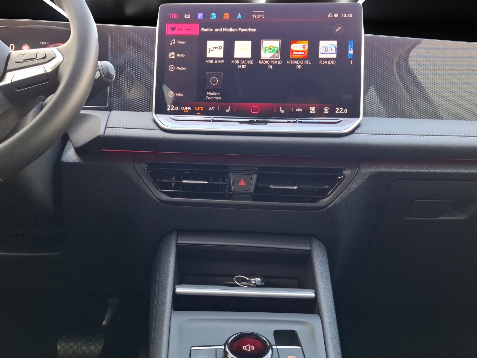 Fahrzeugabbildung Volkswagen Tiguan eTSI Life DSG LED AHK Navi AID ACC RFK SH