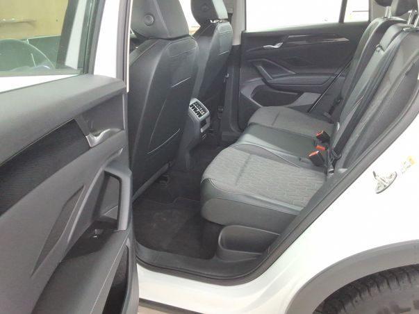 Fahrzeugabbildung Volkswagen Tiguan eTSI Life DSG LED AHK Navi AID ACC RFK SH