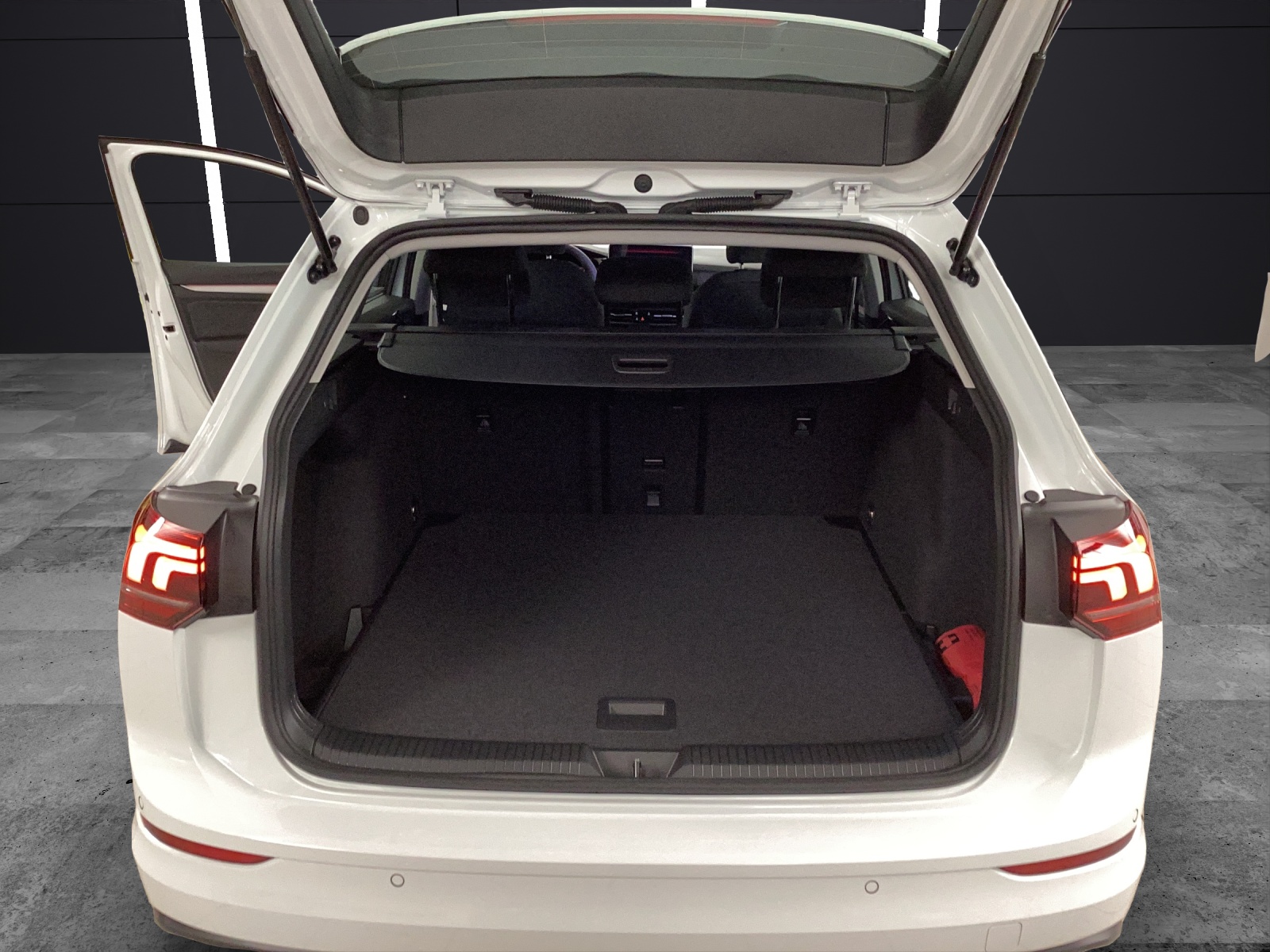 Fahrzeugabbildung Volkswagen Golf VIII Variant TSI Life