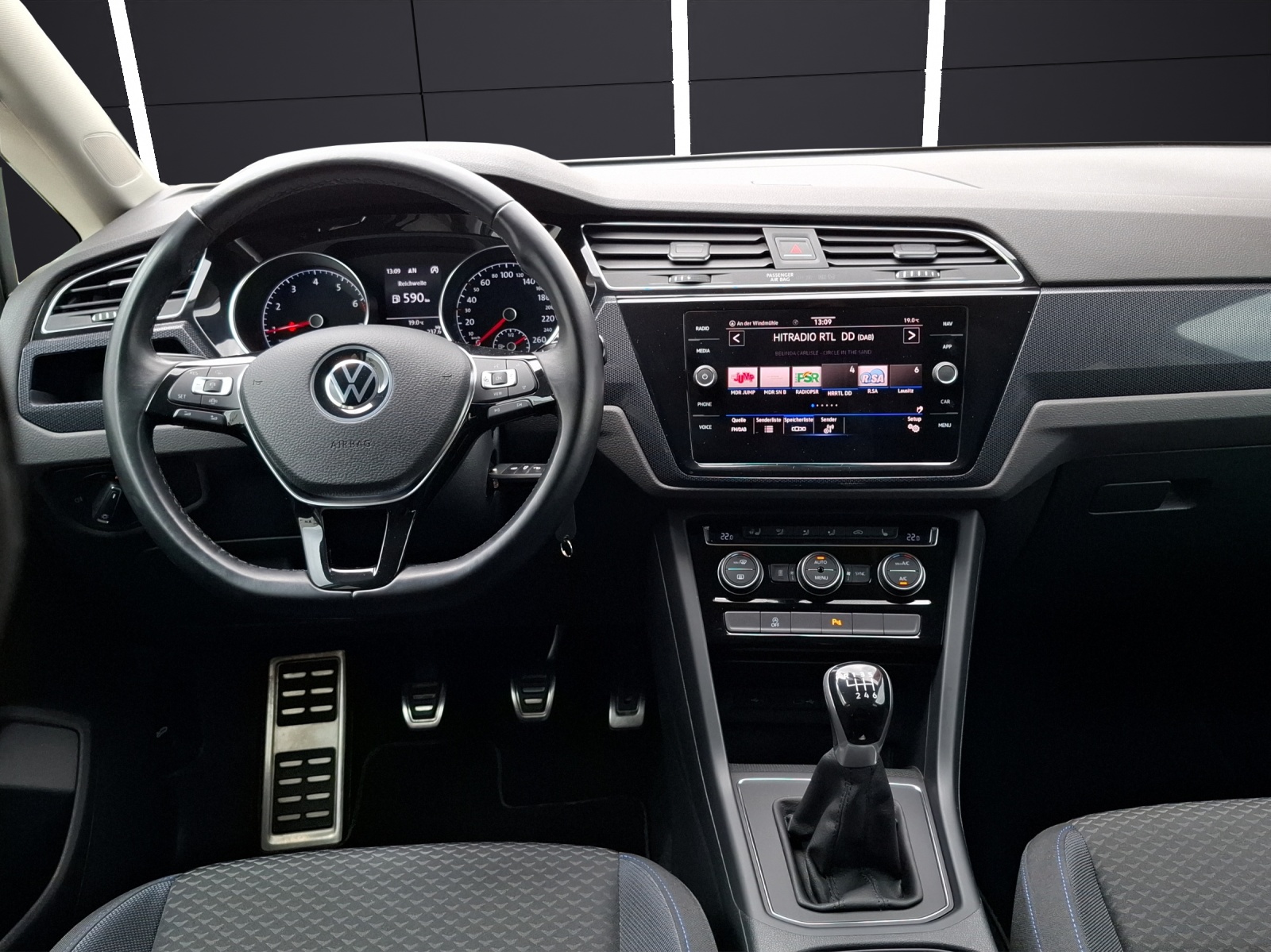 Fahrzeugabbildung Volkswagen Touran TSI United Standhzg 7-Si LED Navi ACC RFK SHZ