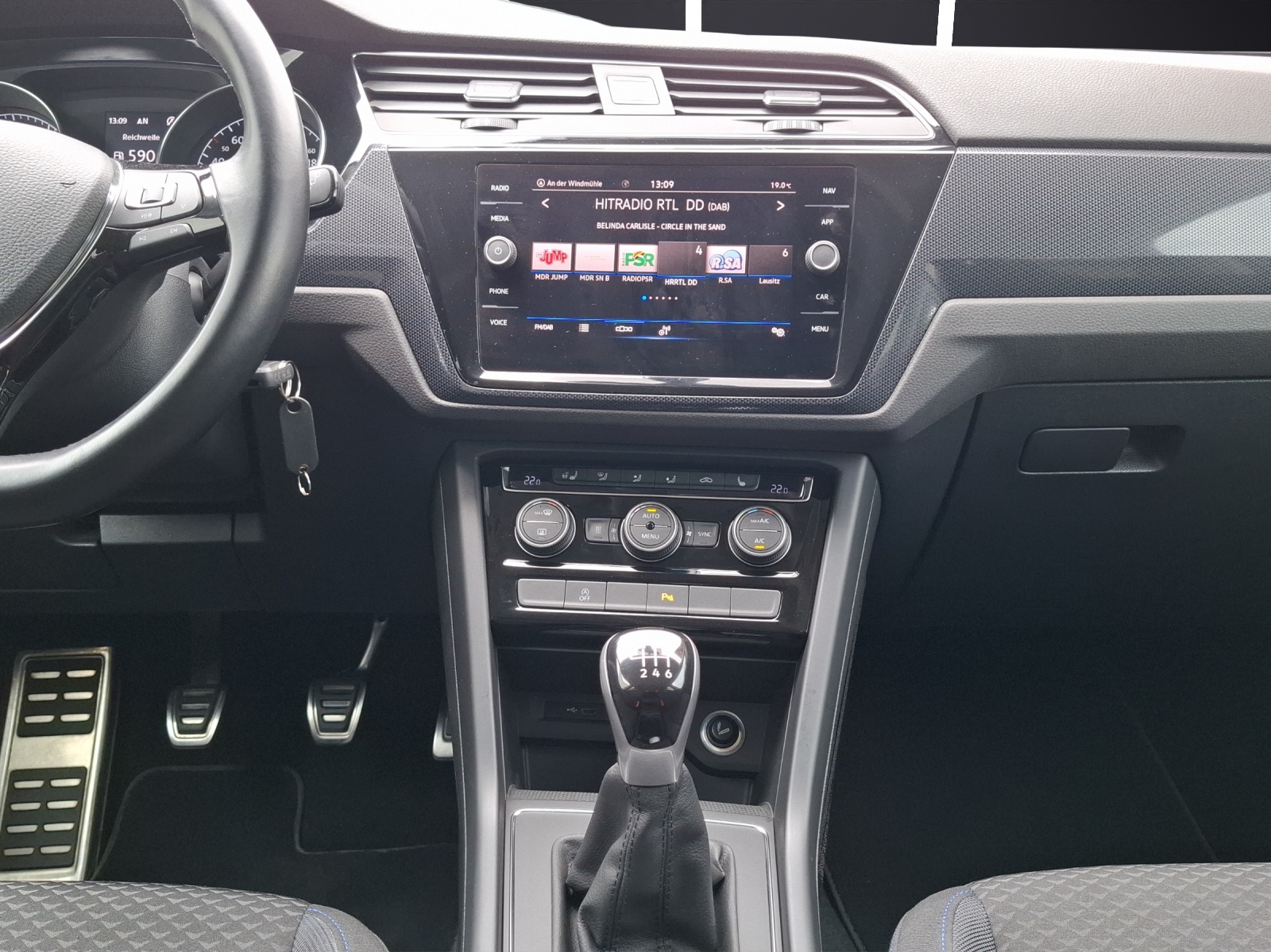 Fahrzeugabbildung Volkswagen Touran TSI United Standhzg 7-Si LED Navi ACC RFK SHZ