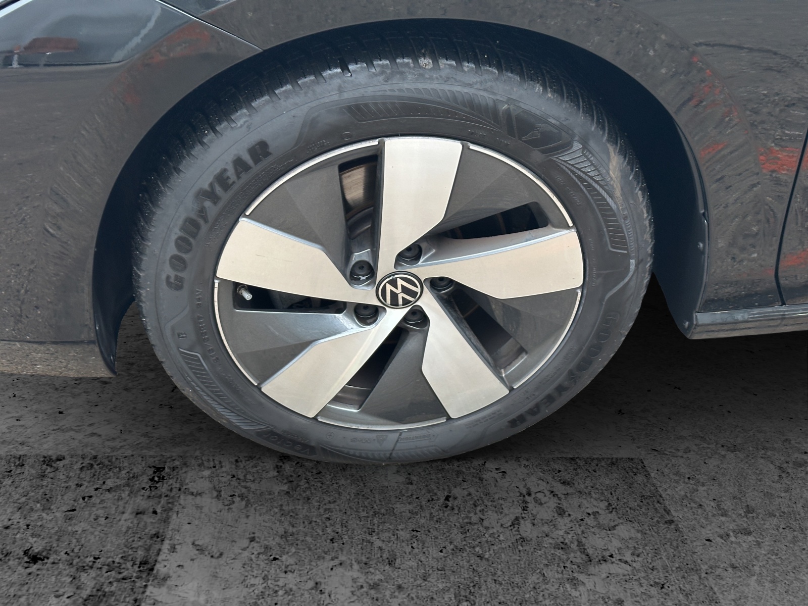 Fahrzeugabbildung Volkswagen Passat TDI DSG Elegance MATRIX ACC AHK PANO STH HuD