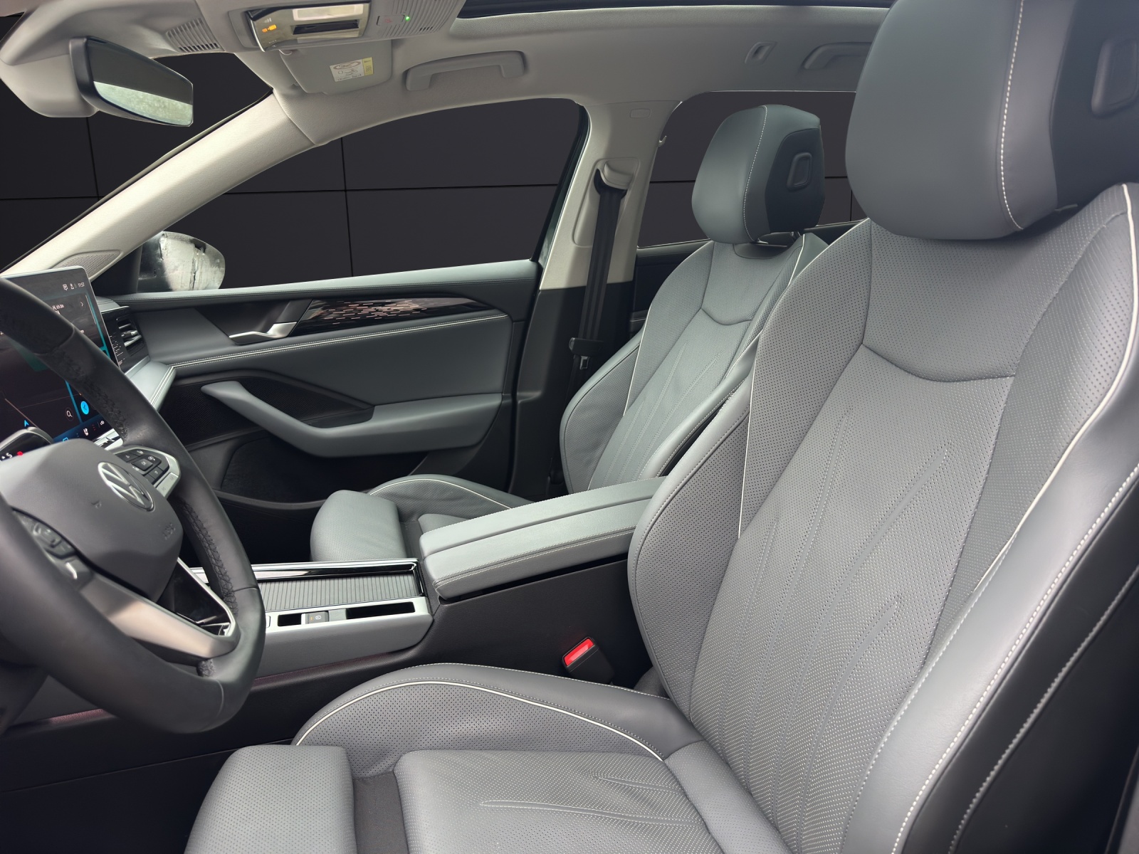 Fahrzeugabbildung Volkswagen Passat TDI DSG Elegance MATRIX ACC AHK PANO STH HuD