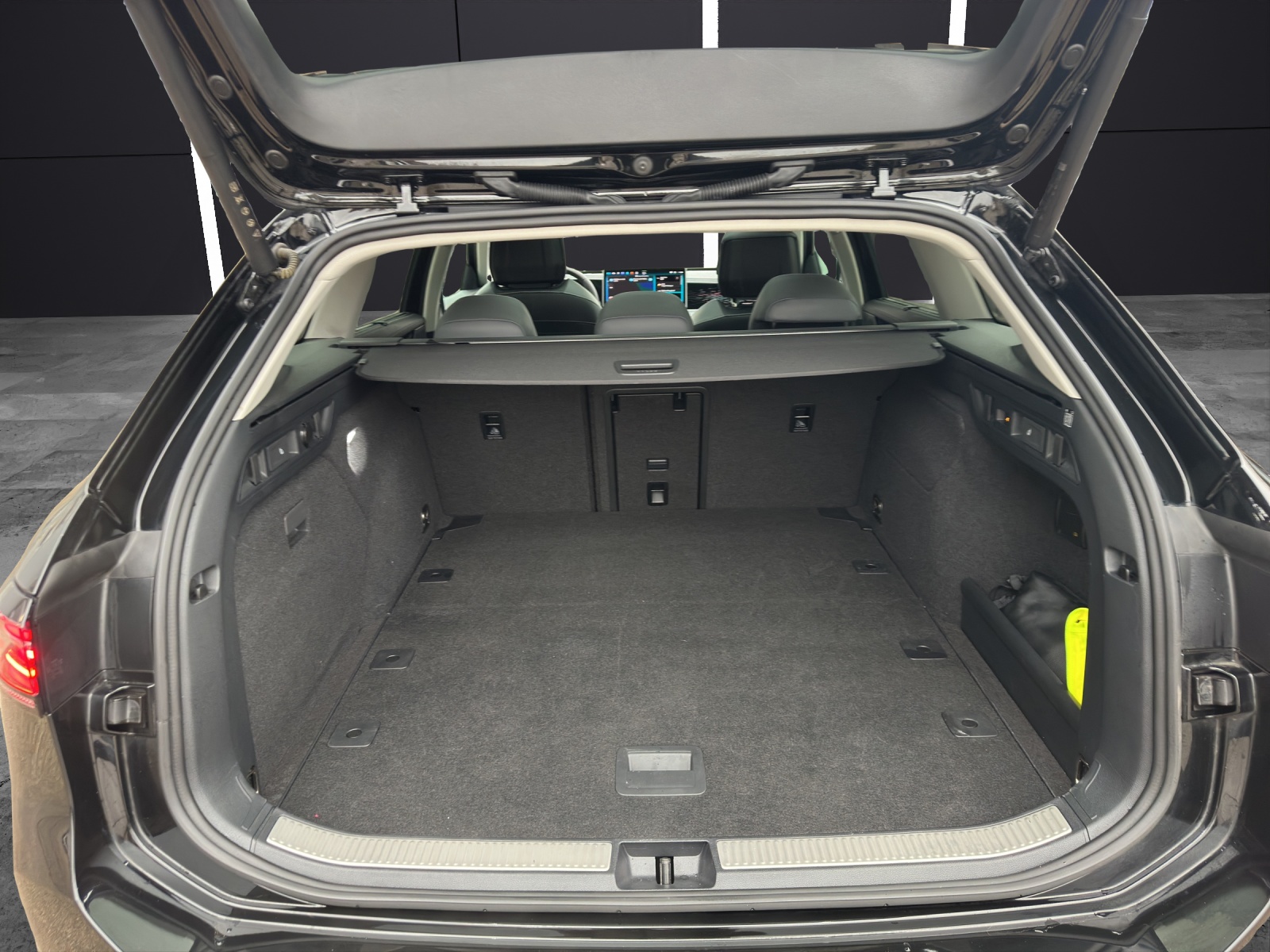 Fahrzeugabbildung Volkswagen Passat TDI DSG Elegance MATRIX ACC AHK PANO STH HuD