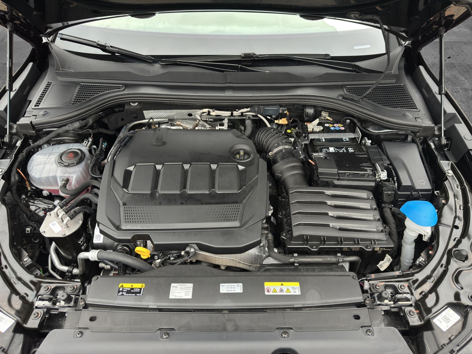 Fahrzeugabbildung Volkswagen Passat TDI DSG Elegance MATRIX ACC AHK PANO STH HuD