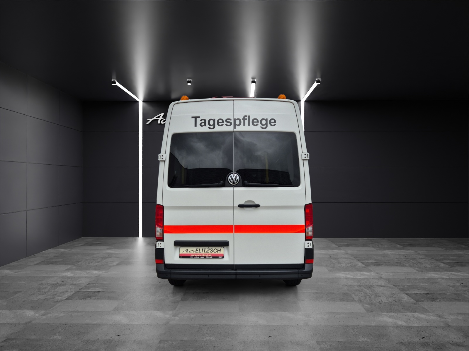 Fahrzeugabbildung Volkswagen Crafter 35 MR HD 4Mo 9-Si Rollstuhllift Trittstufe STH AHK Klima PDC
